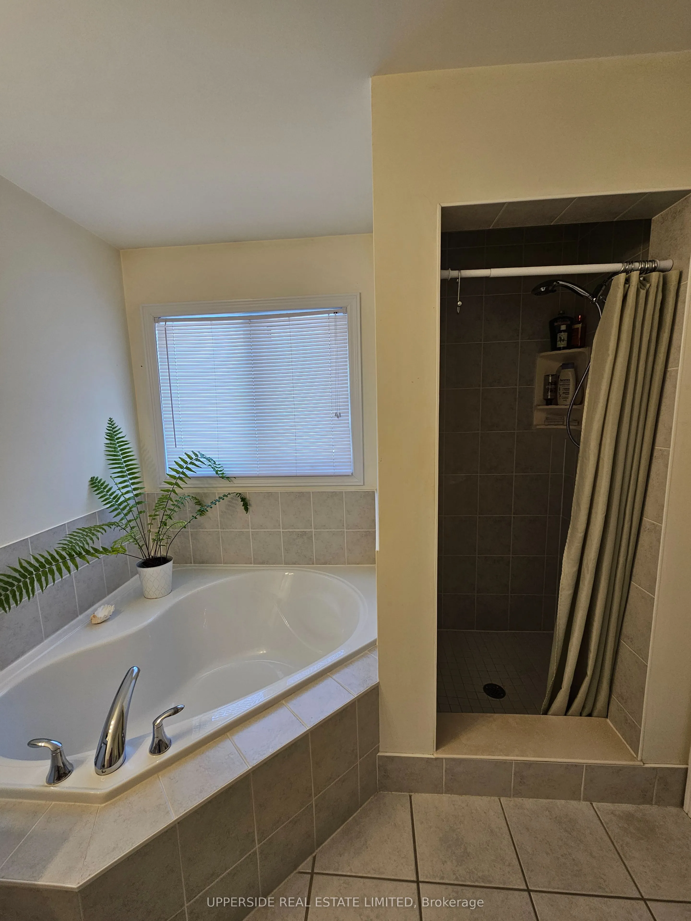 4 Kingsley Road S