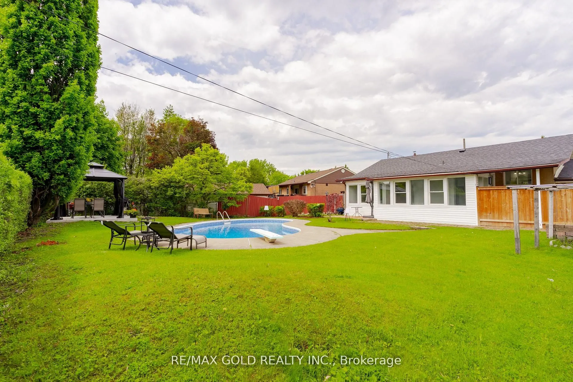 22 Carlyle Crescent