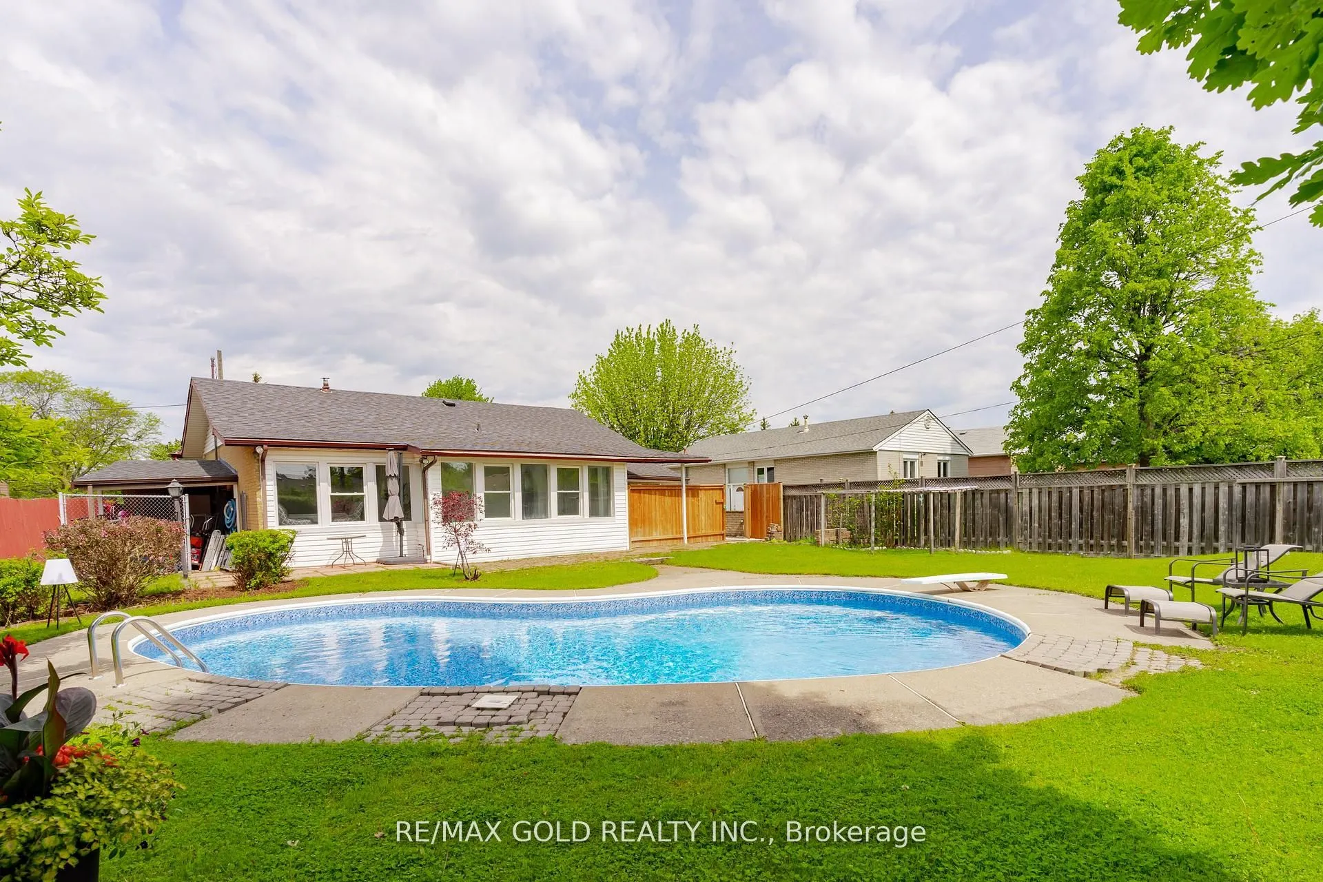22 Carlyle Crescent