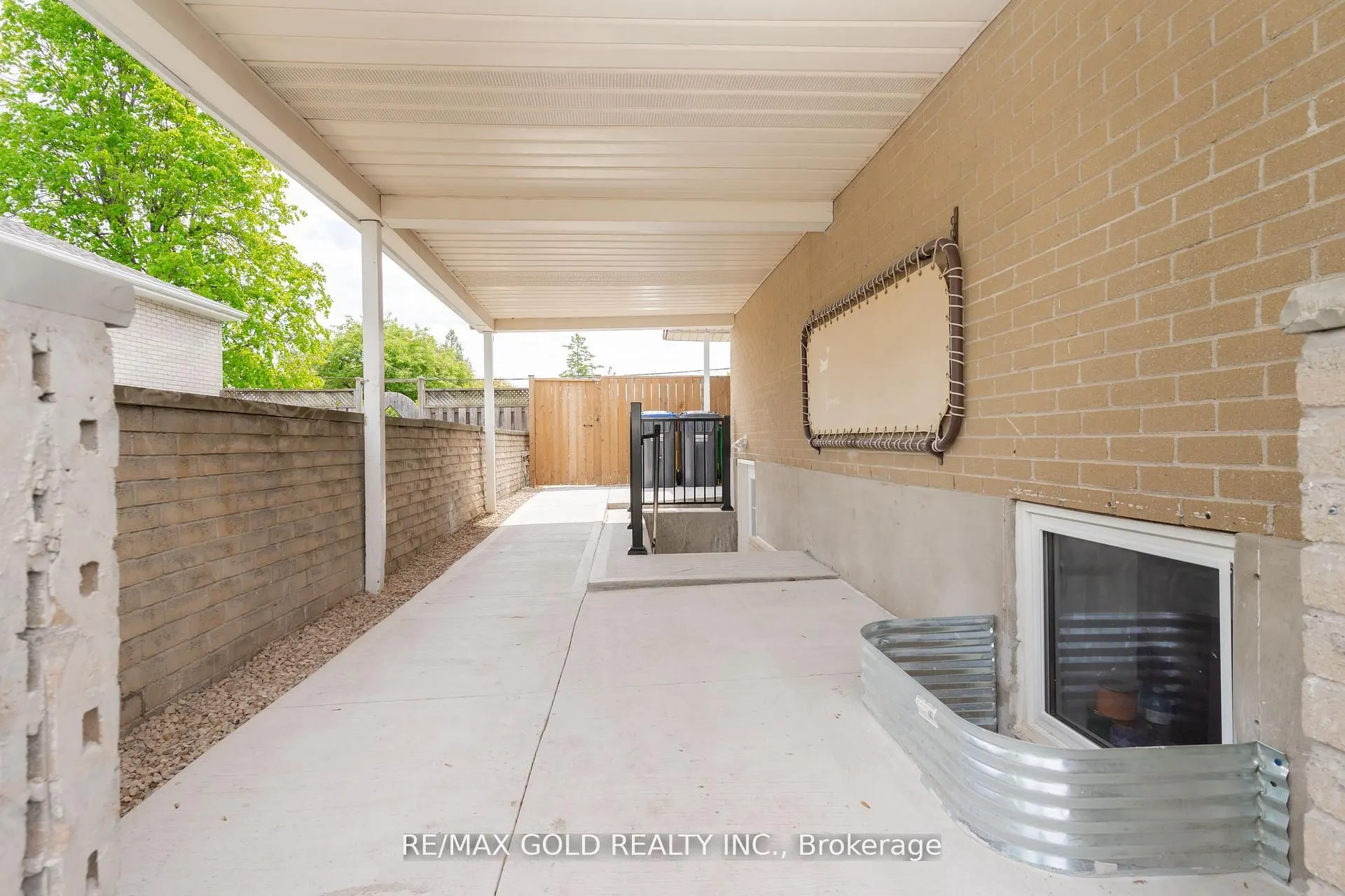 22 Carlyle Crescent