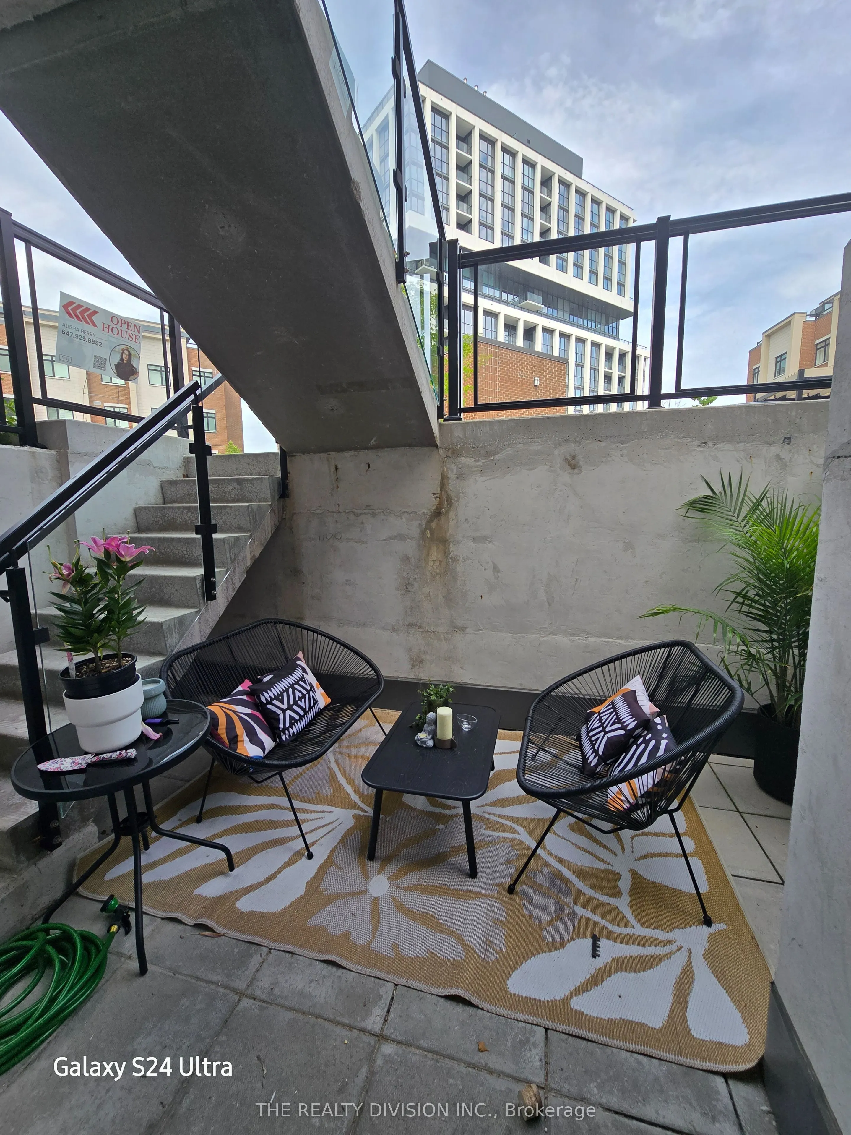 1070 Douglas McCurdy Common, #124