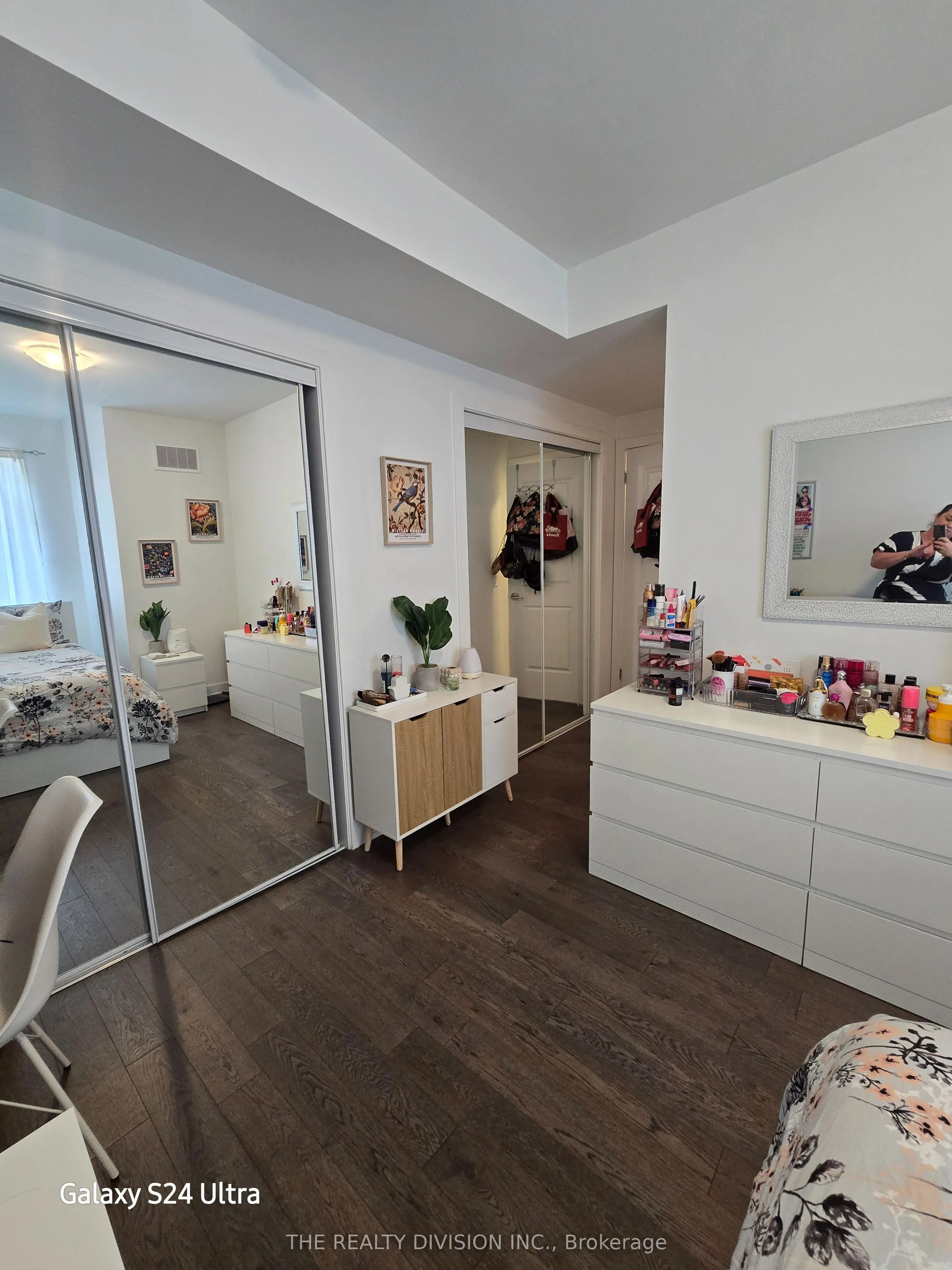 1070 Douglas McCurdy Common, #124