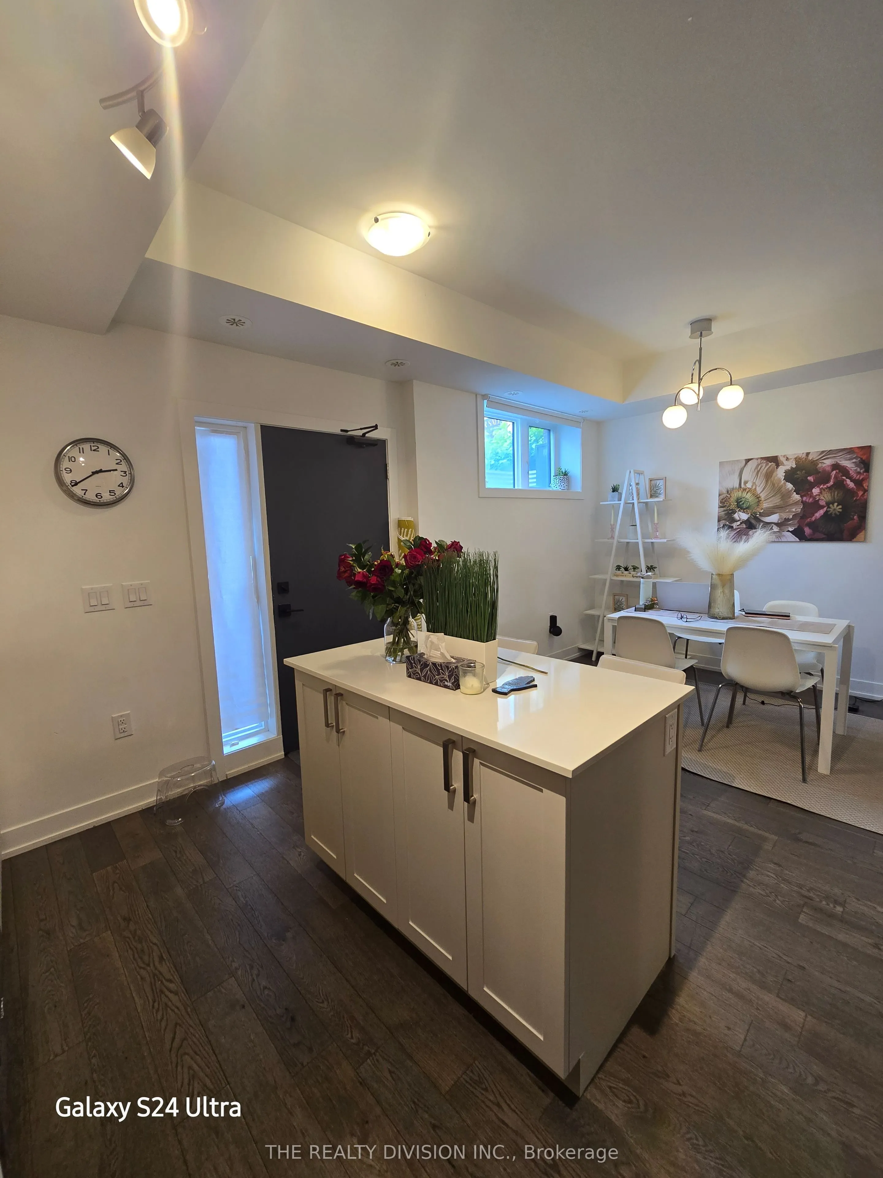 1070 Douglas McCurdy Common, #124