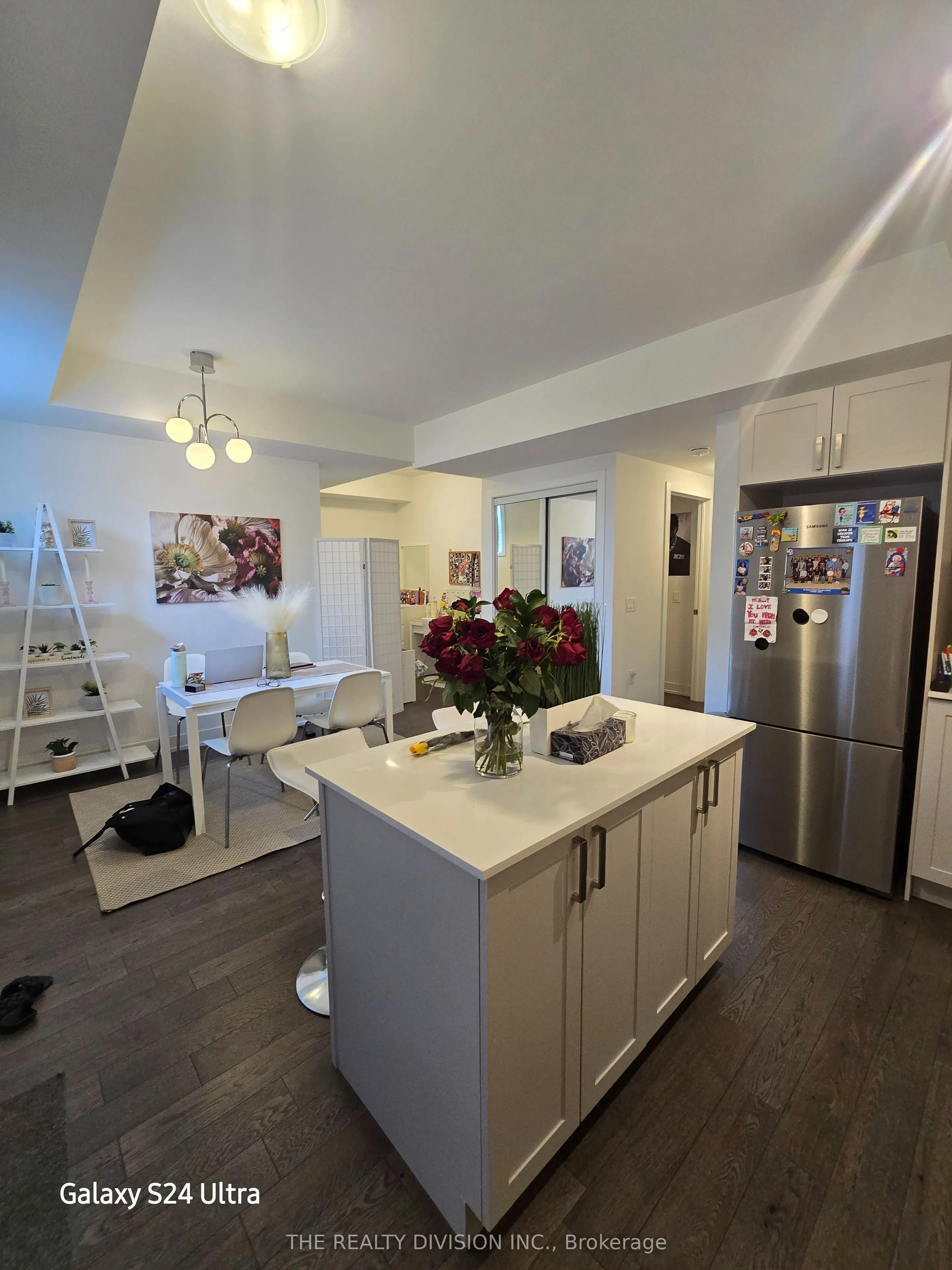 1070 Douglas McCurdy Common, #124
