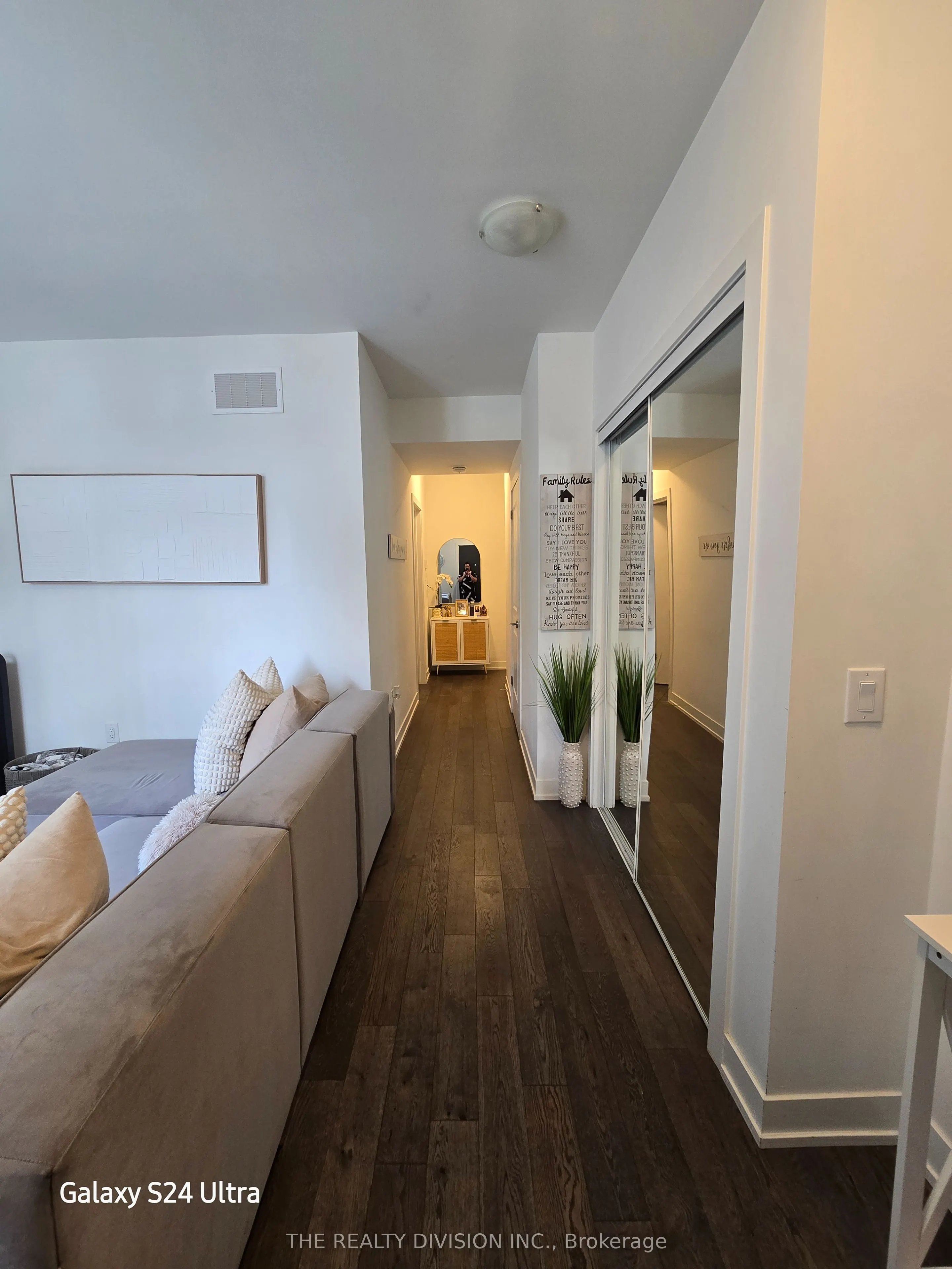 1070 Douglas McCurdy Common, #124