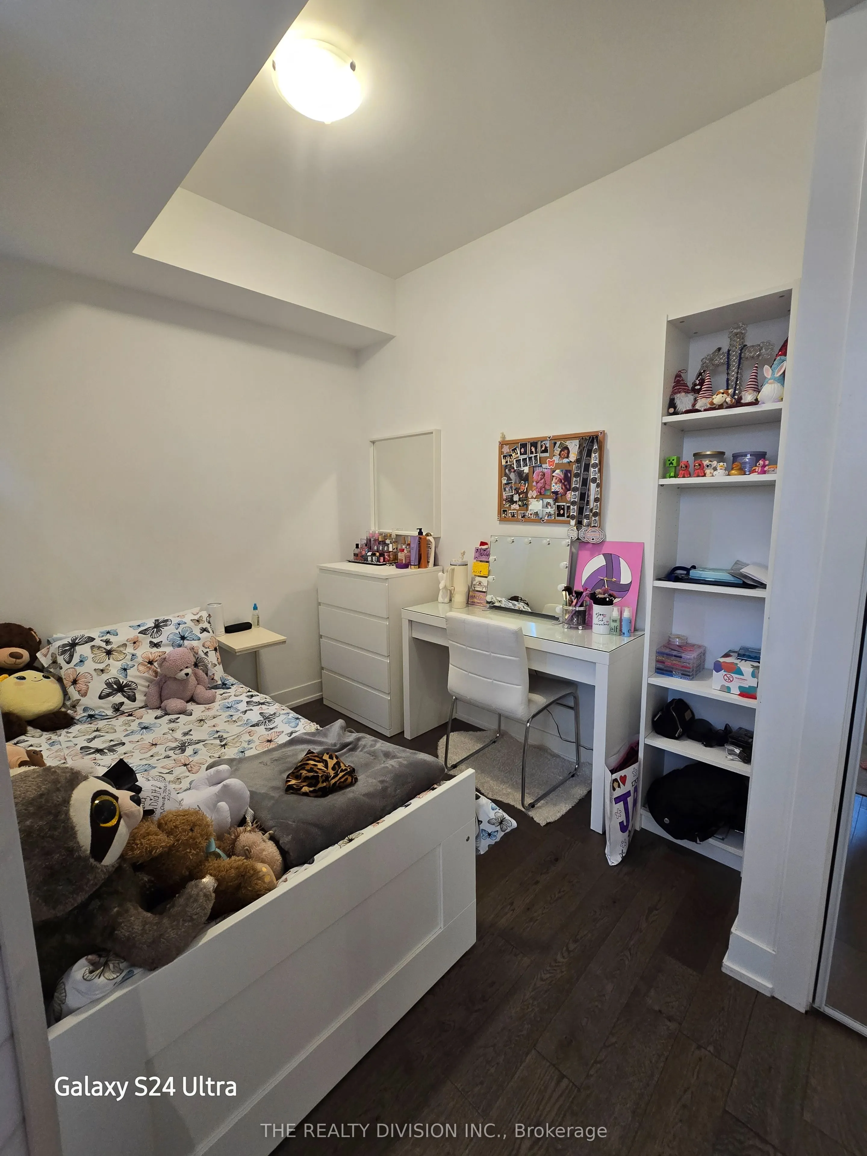 1070 Douglas McCurdy Common, #124