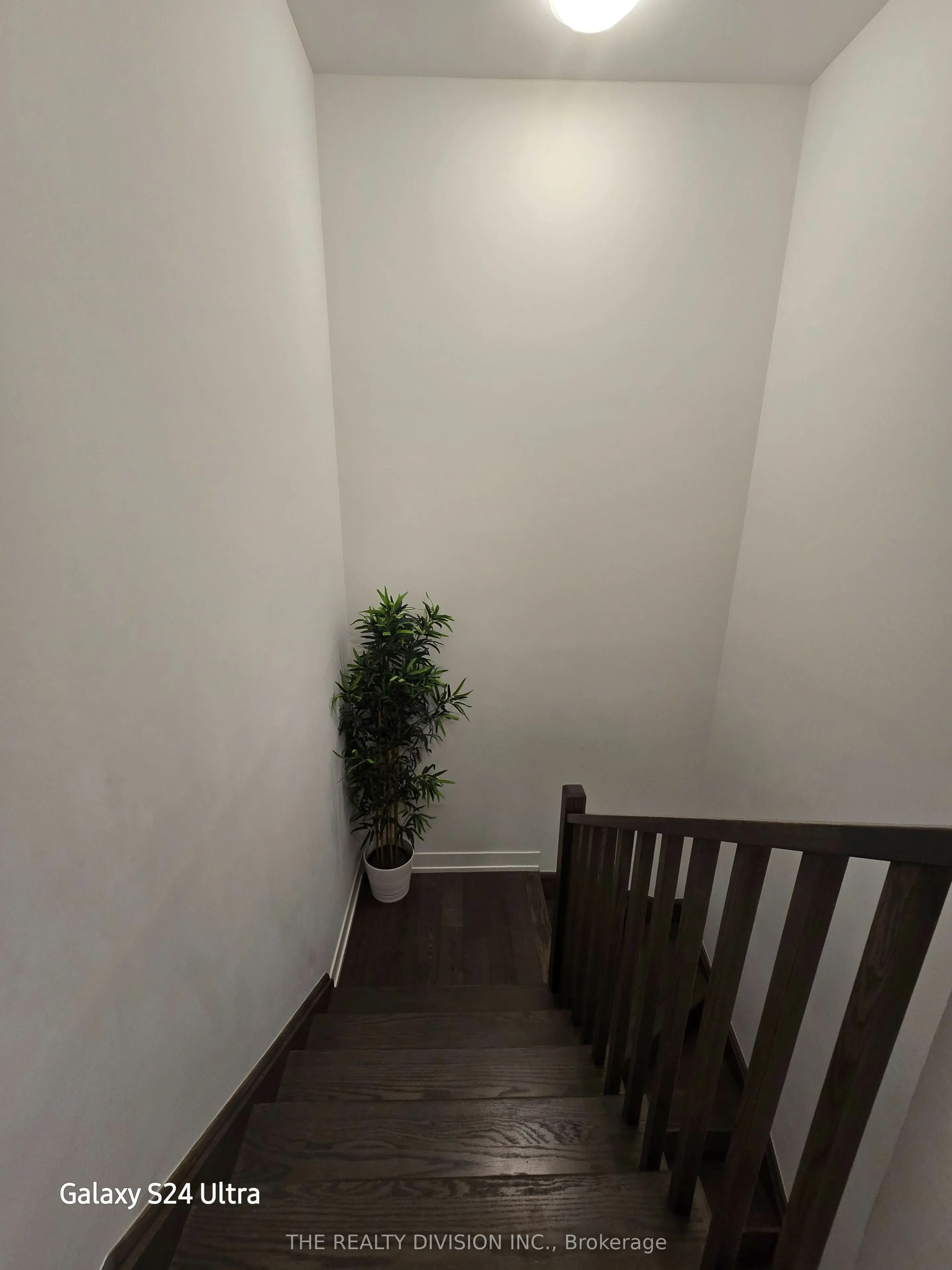 1070 Douglas McCurdy Common, #124