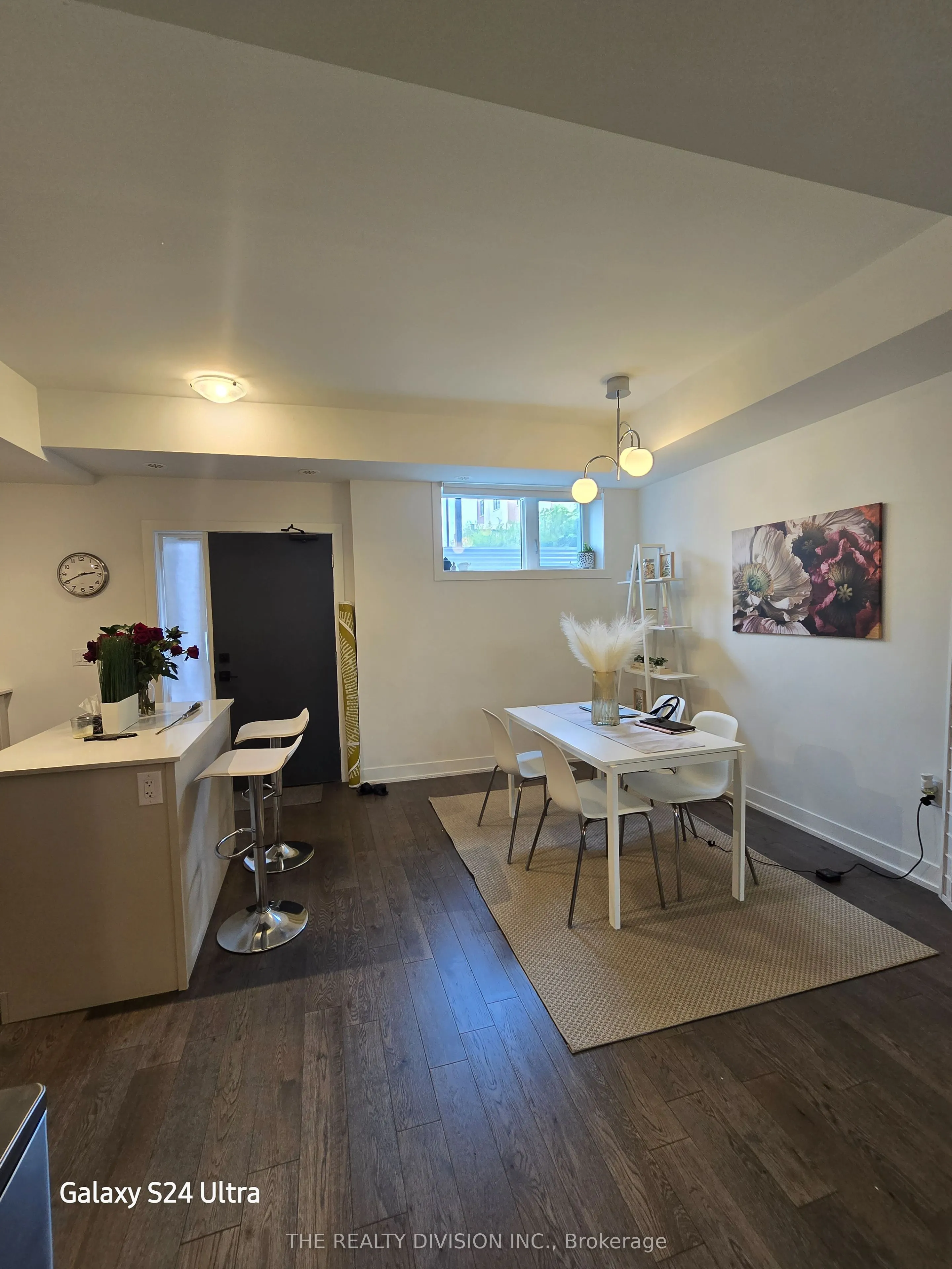 1070 Douglas McCurdy Common, #124