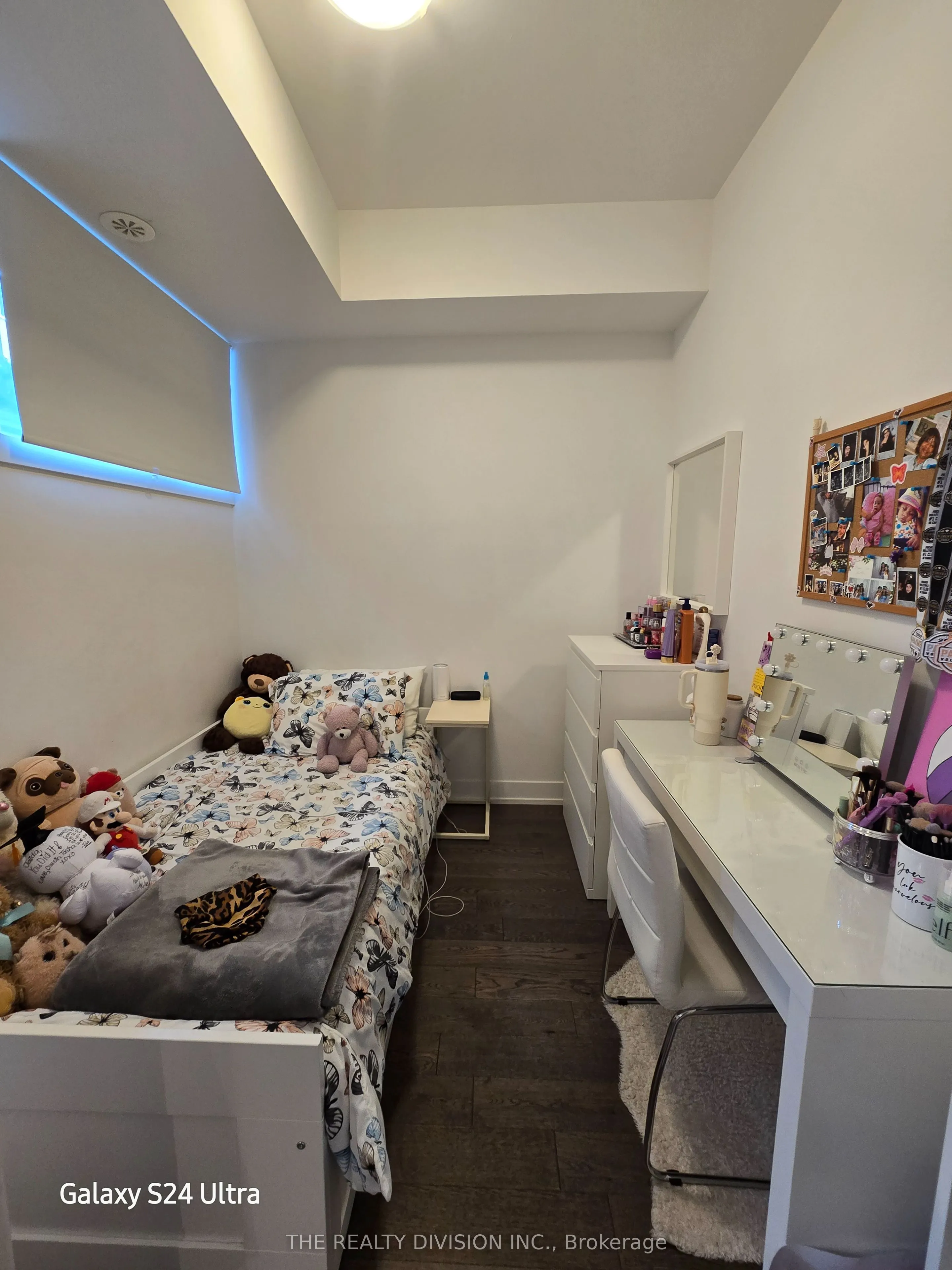 1070 Douglas McCurdy Common, #124
