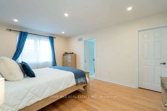 3452 Eglinton Avenue W