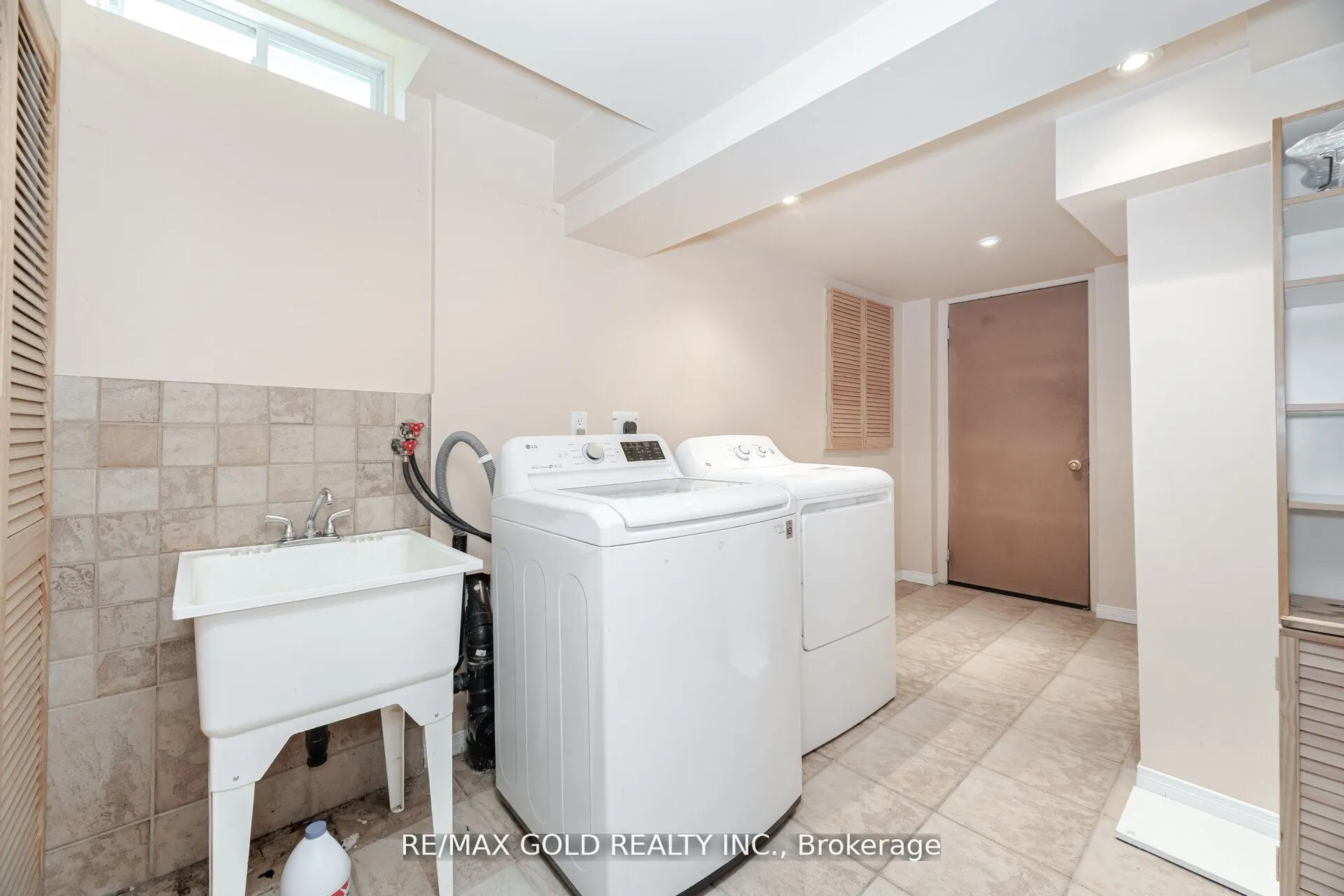 614 Summer Park Crescent