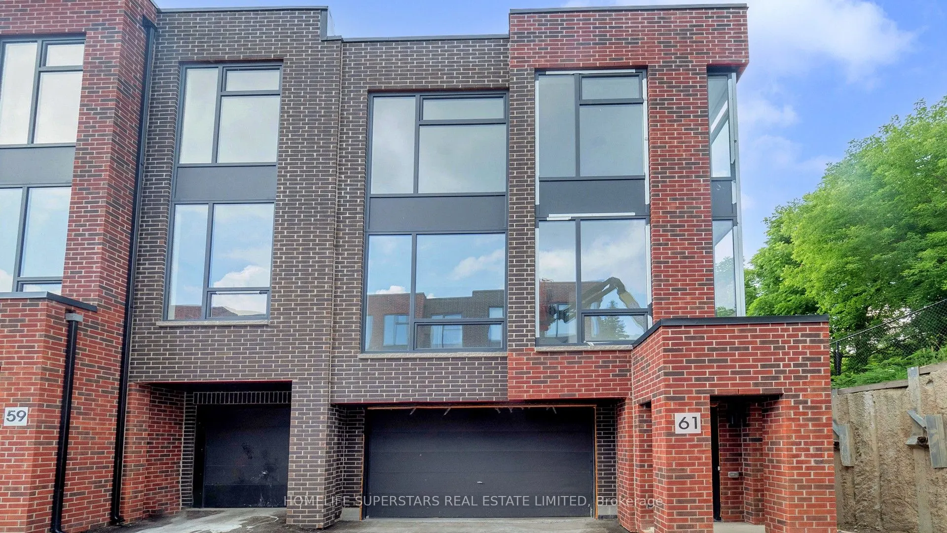 61 DESIREE Place