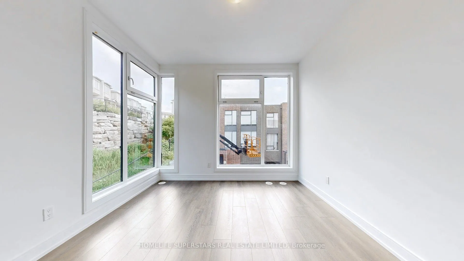 61 DESIREE Place