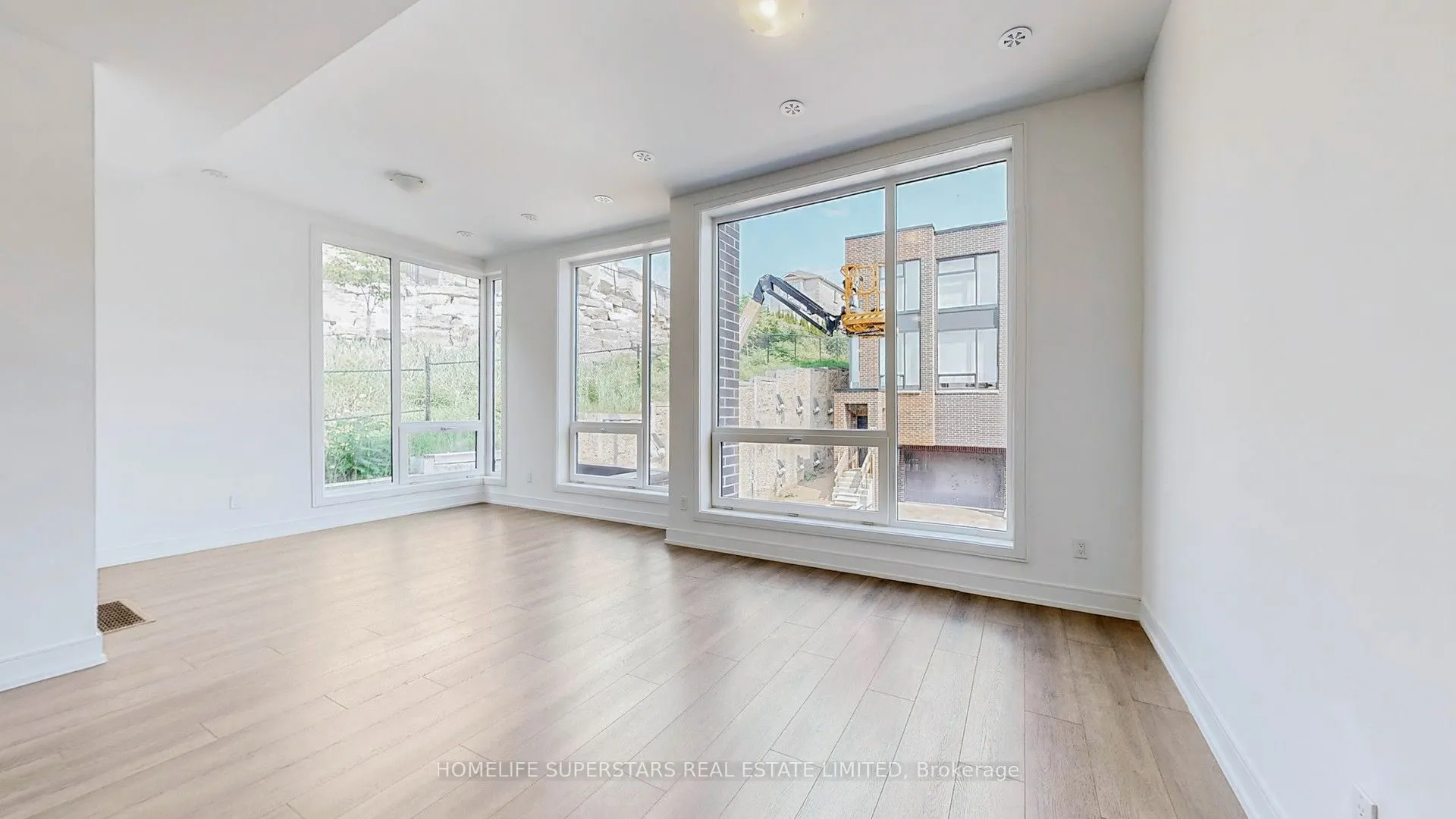 61 DESIREE Place
