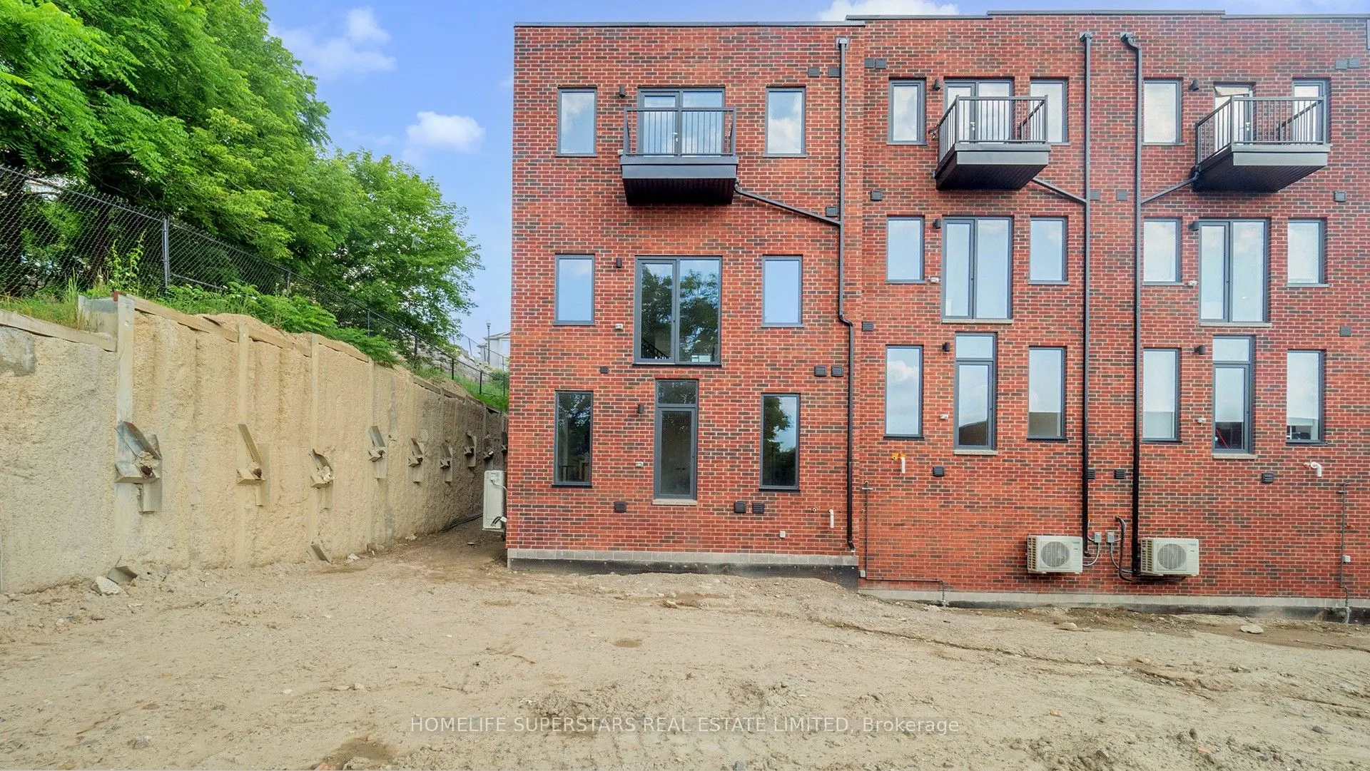 61 DESIREE Place