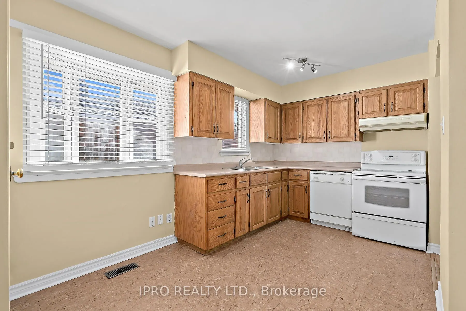 7 Rexway Drive