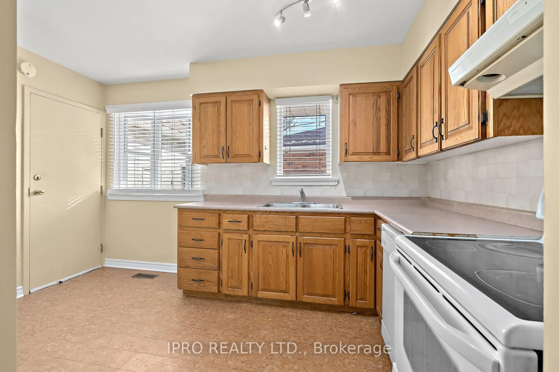 7 Rexway Drive