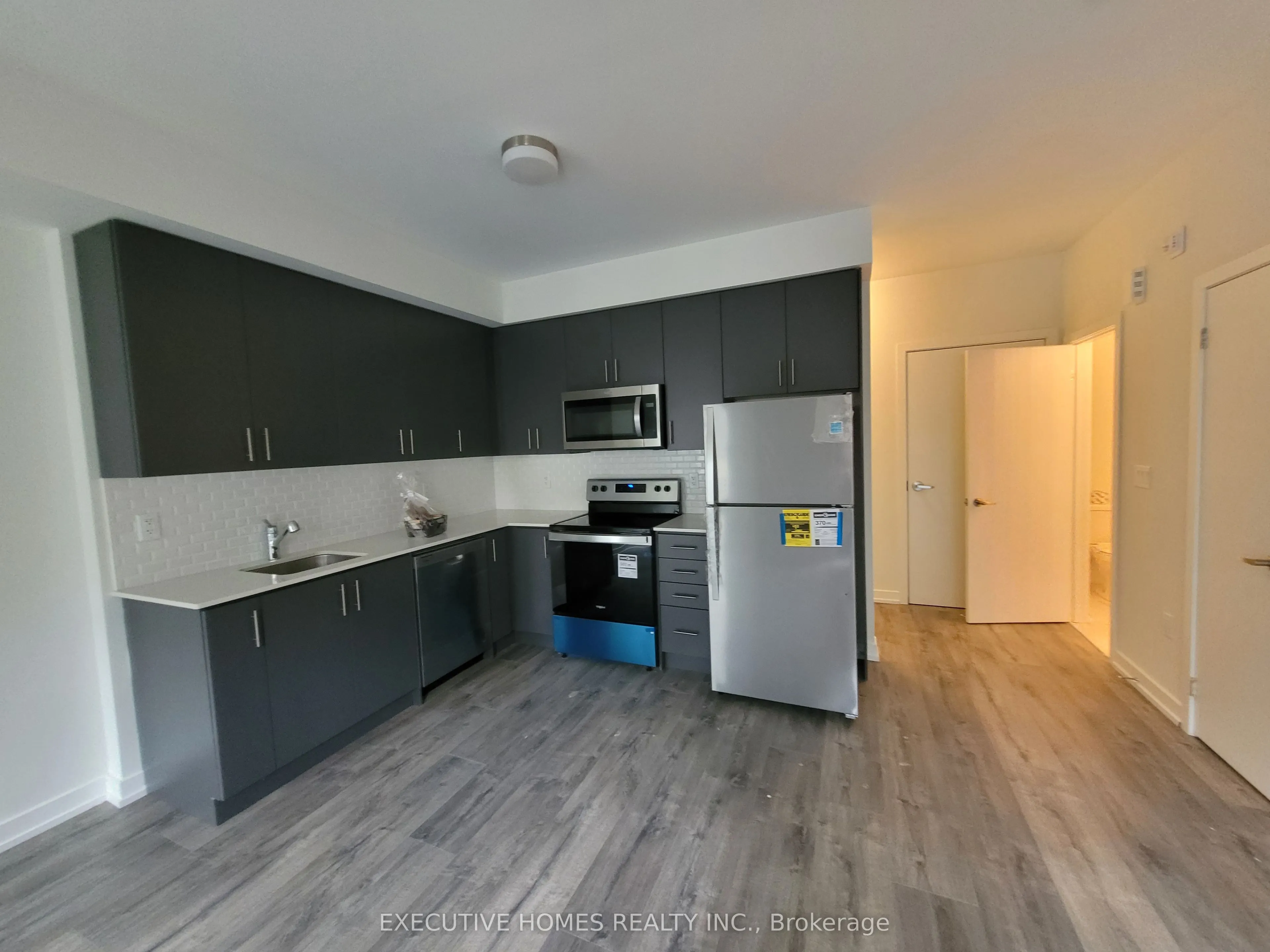 3546 Colonial Drive, #16