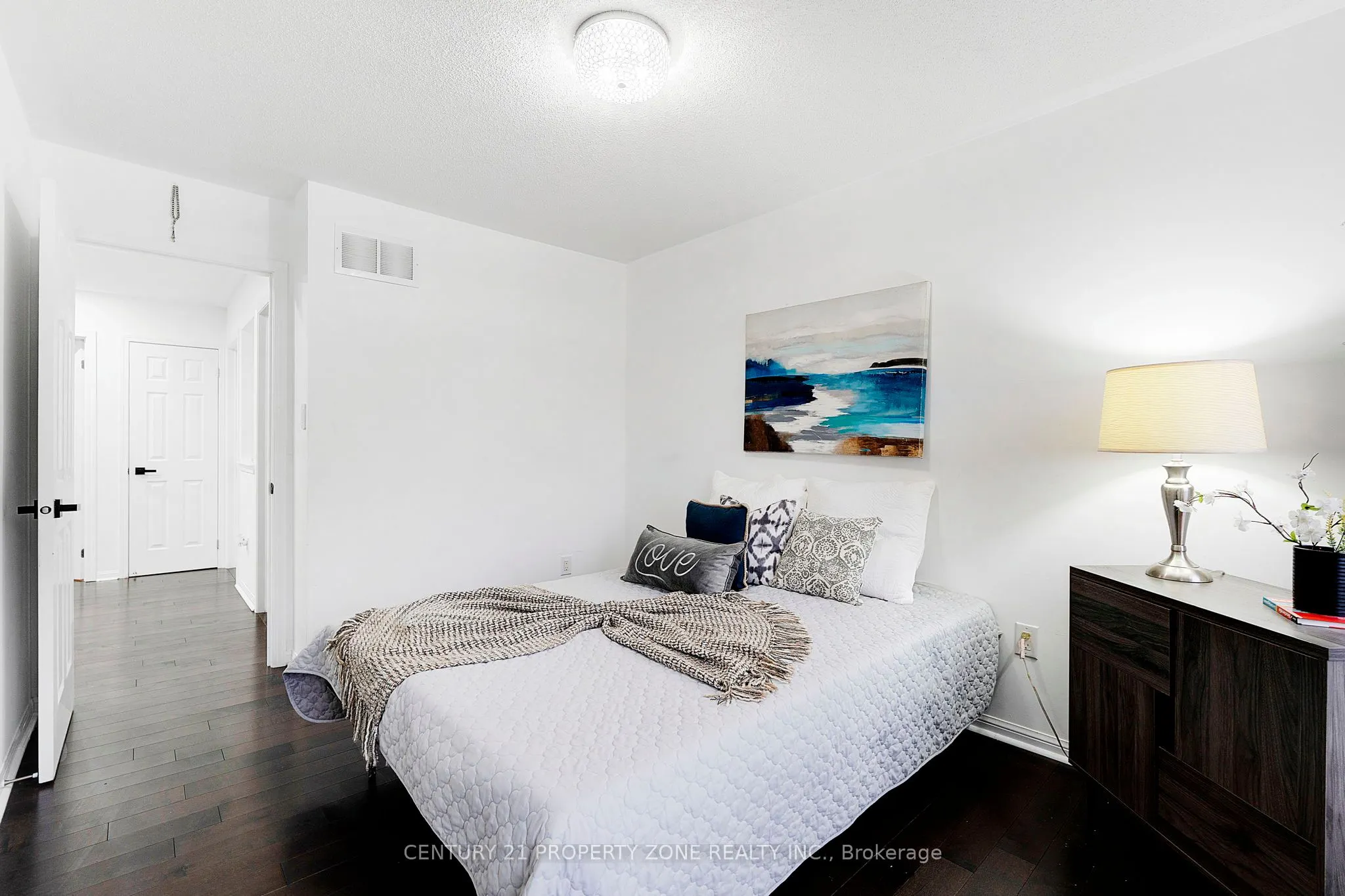 290 Woodley Crescent