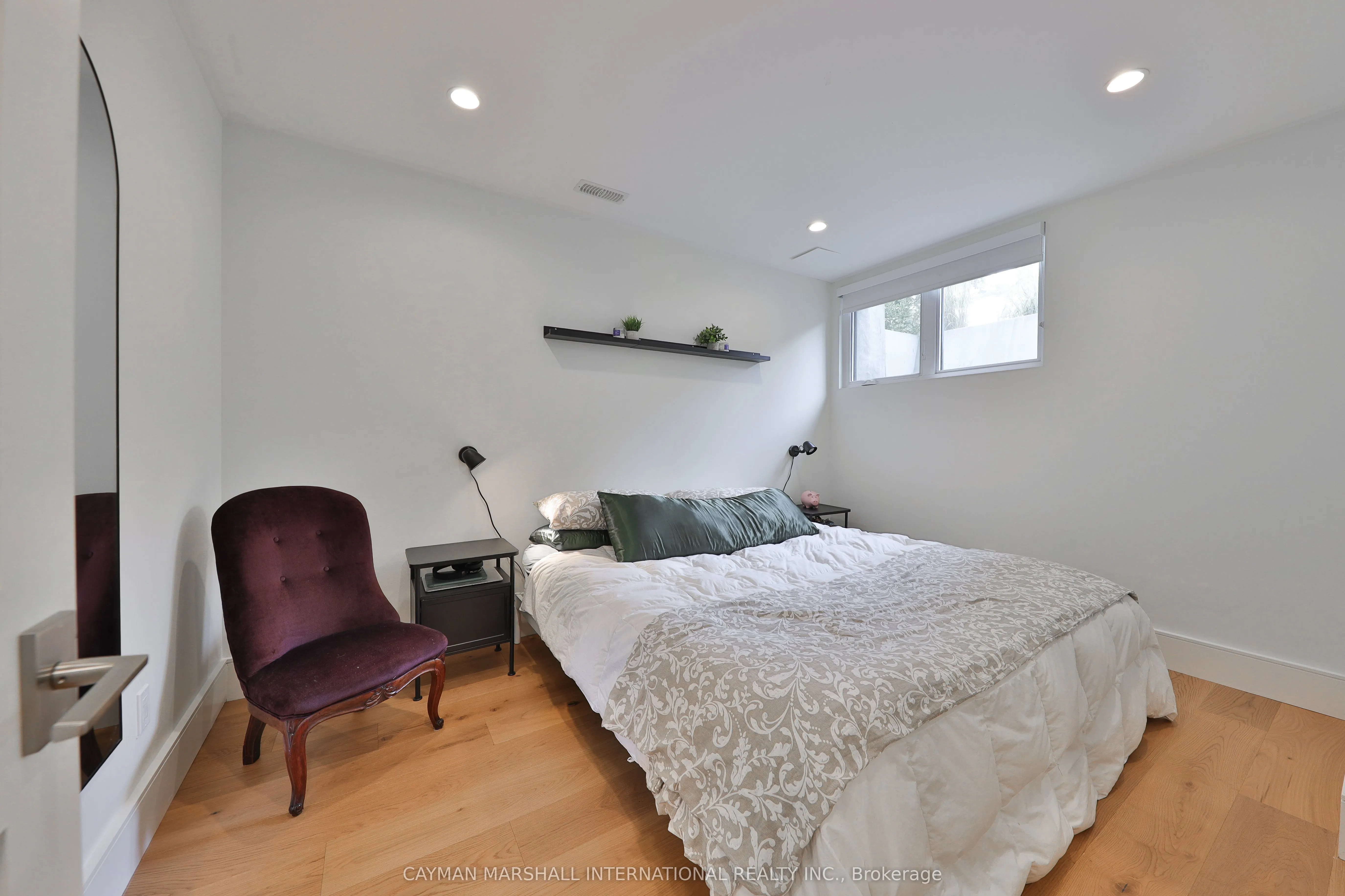 49 Pine Avenue S