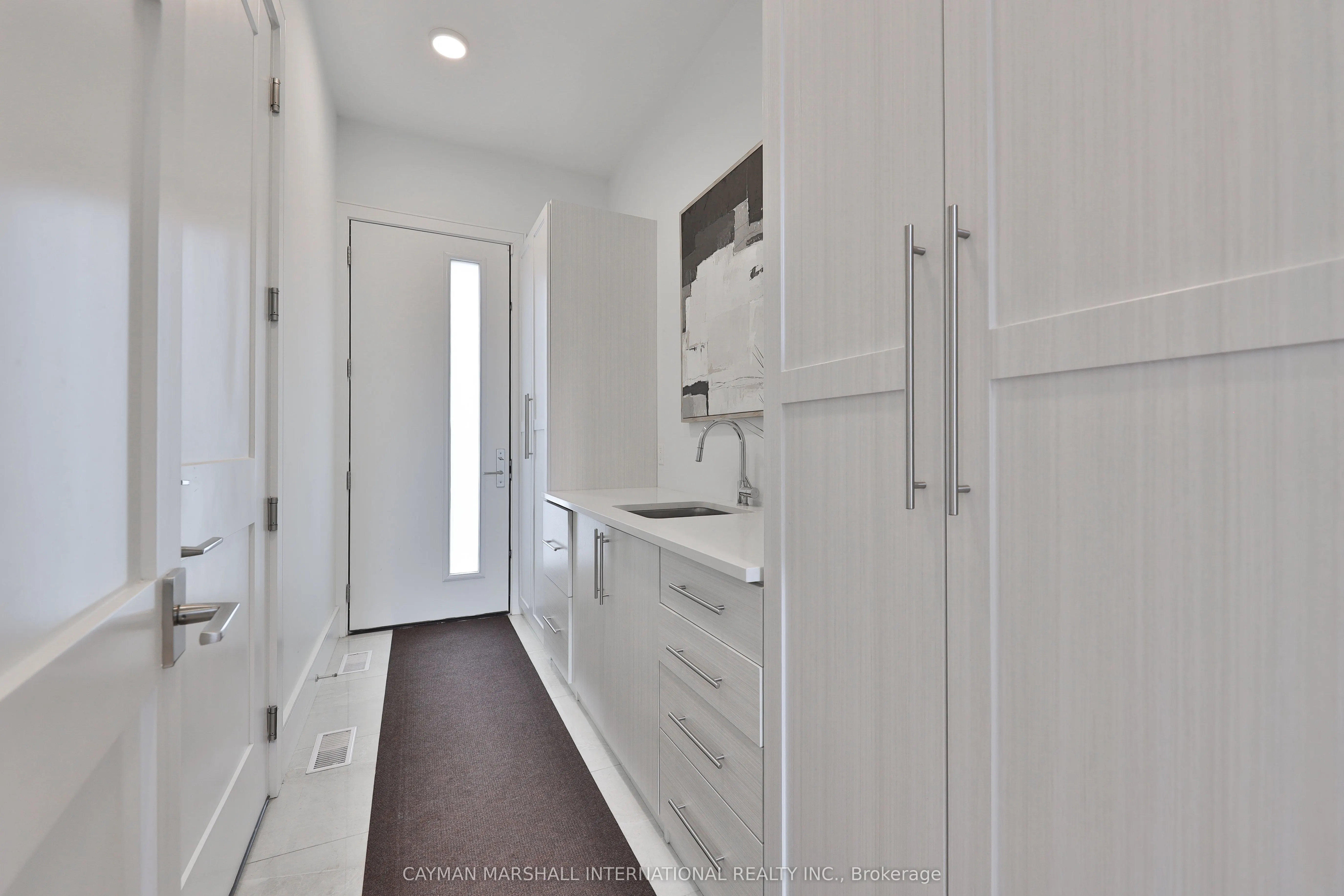 49 Pine Avenue S