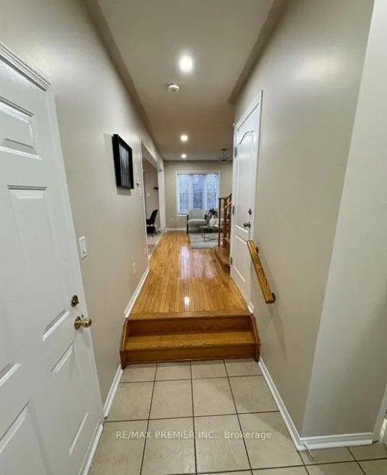 8 Silver Egret Road, #Main
