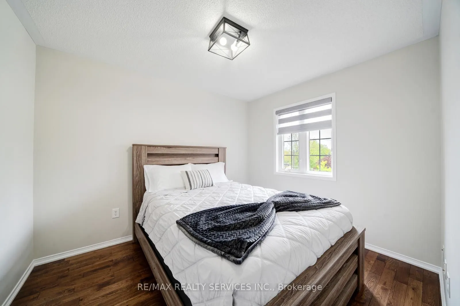 49 Woodcote Crescent
