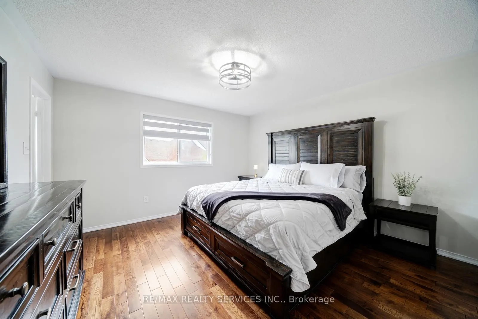 49 Woodcote Crescent