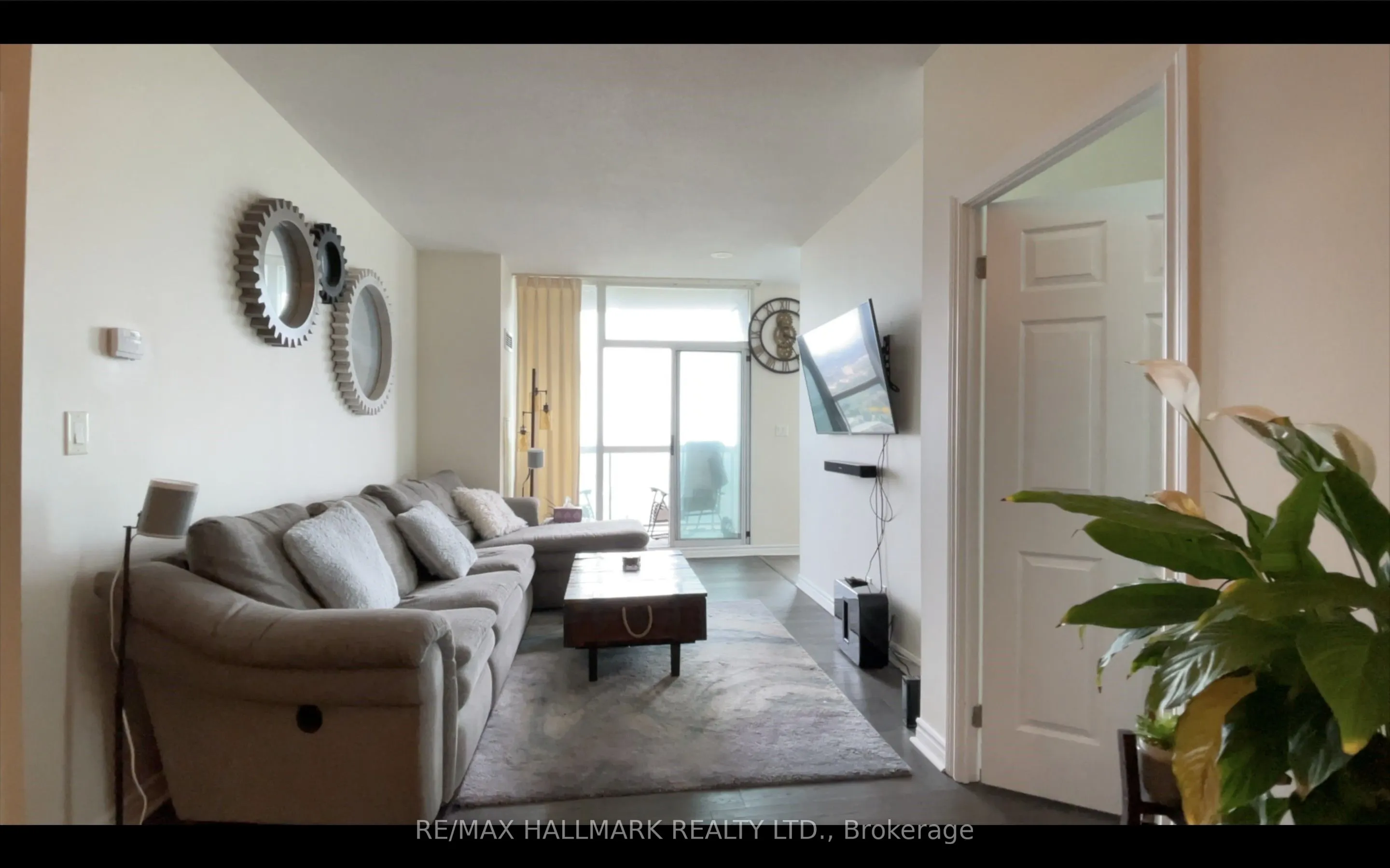 3504 Hurontario St Street, #3005