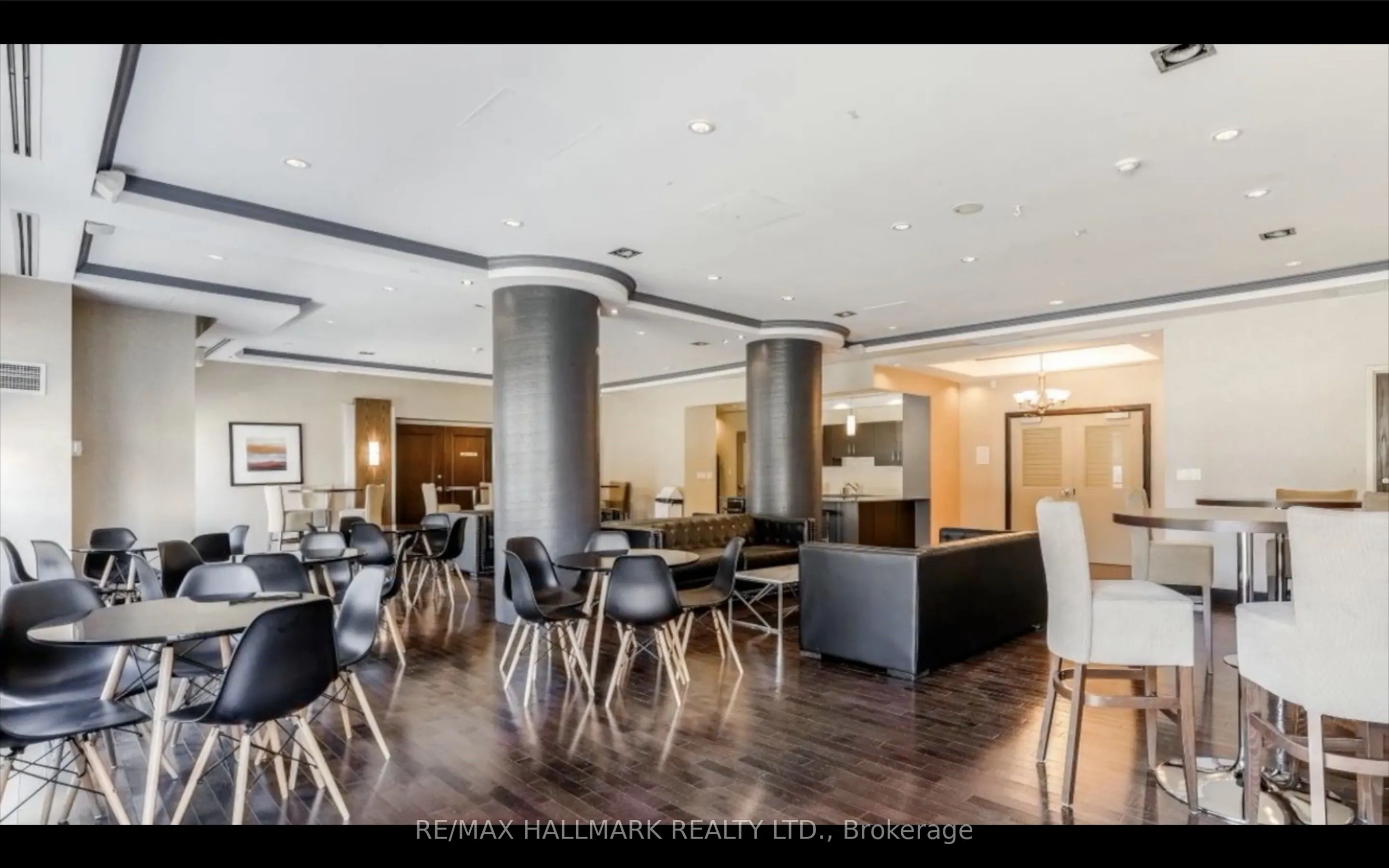 3504 Hurontario St Street, #3005