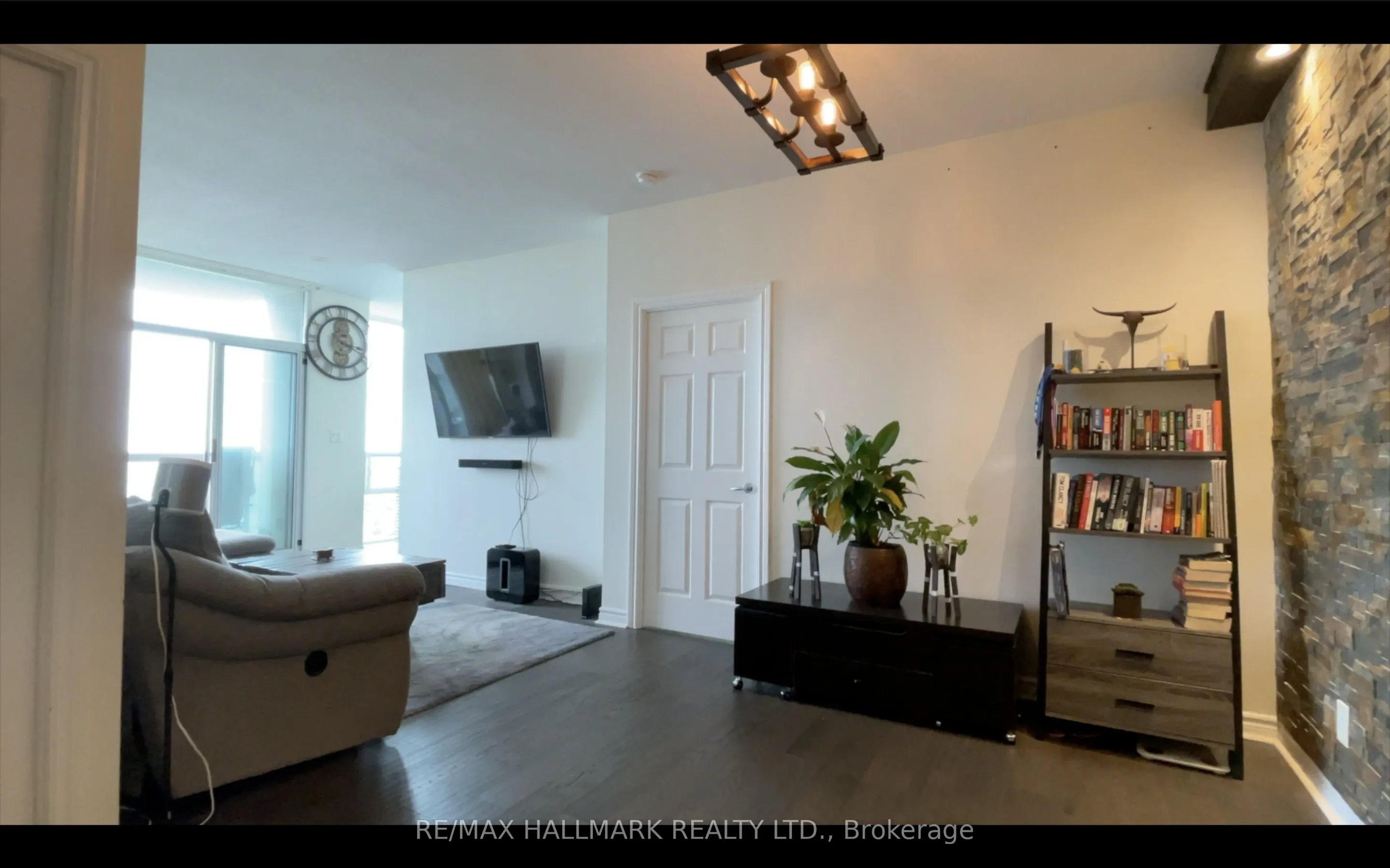 3504 Hurontario St Street, #3005