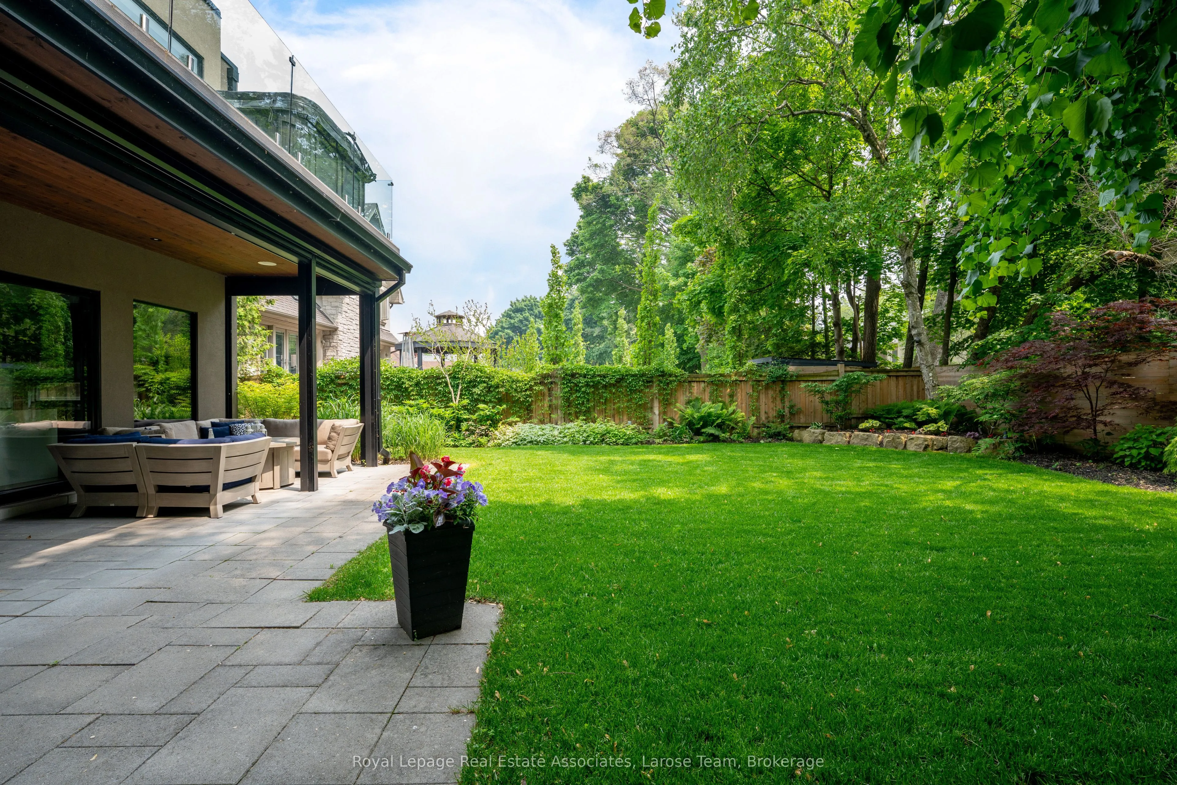 16 Maple Avenue S