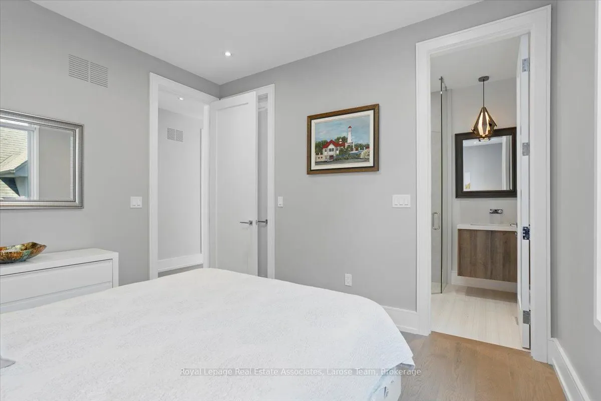 16 Maple Avenue S