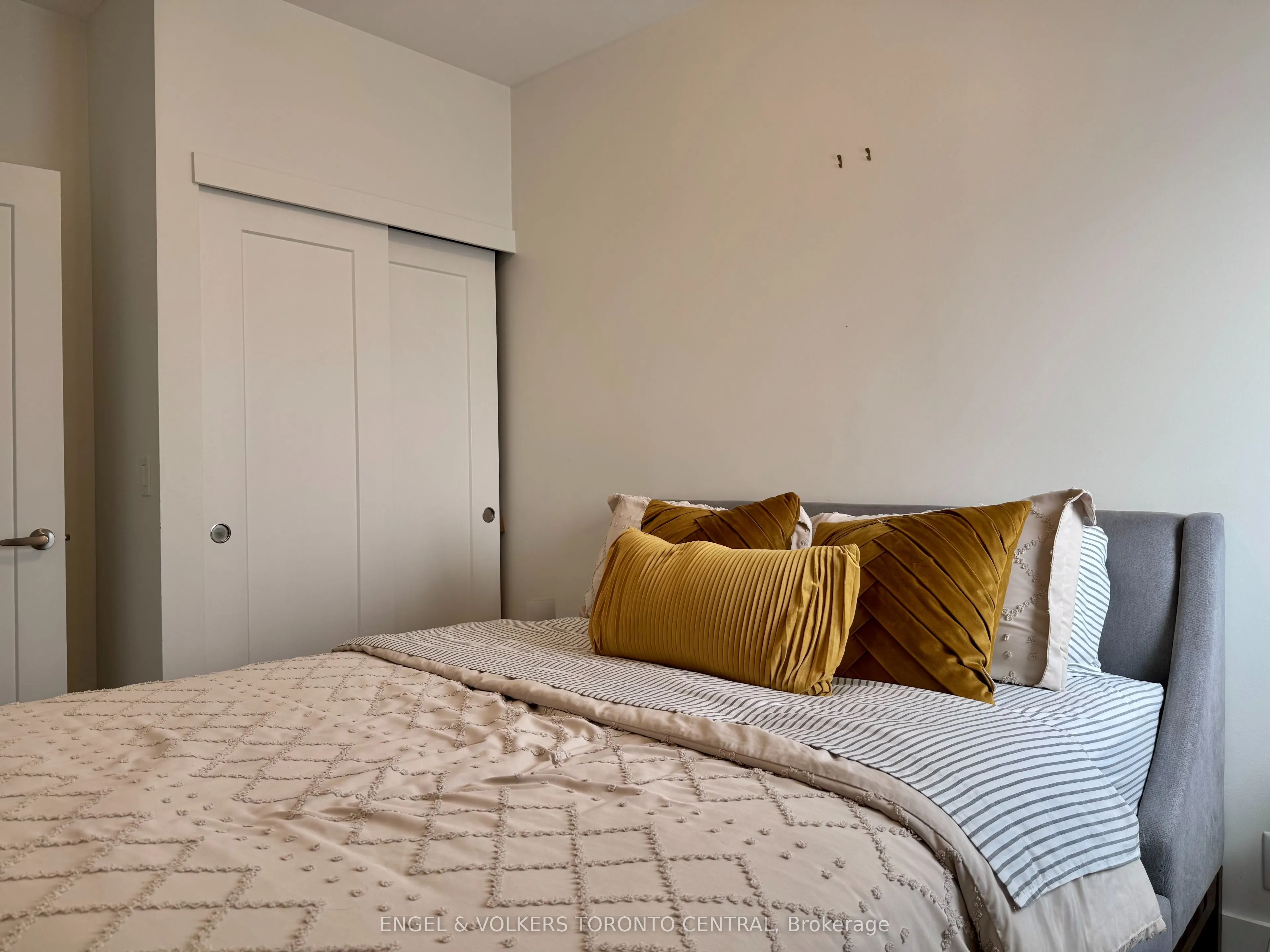 1555 Bloor Street W, #1