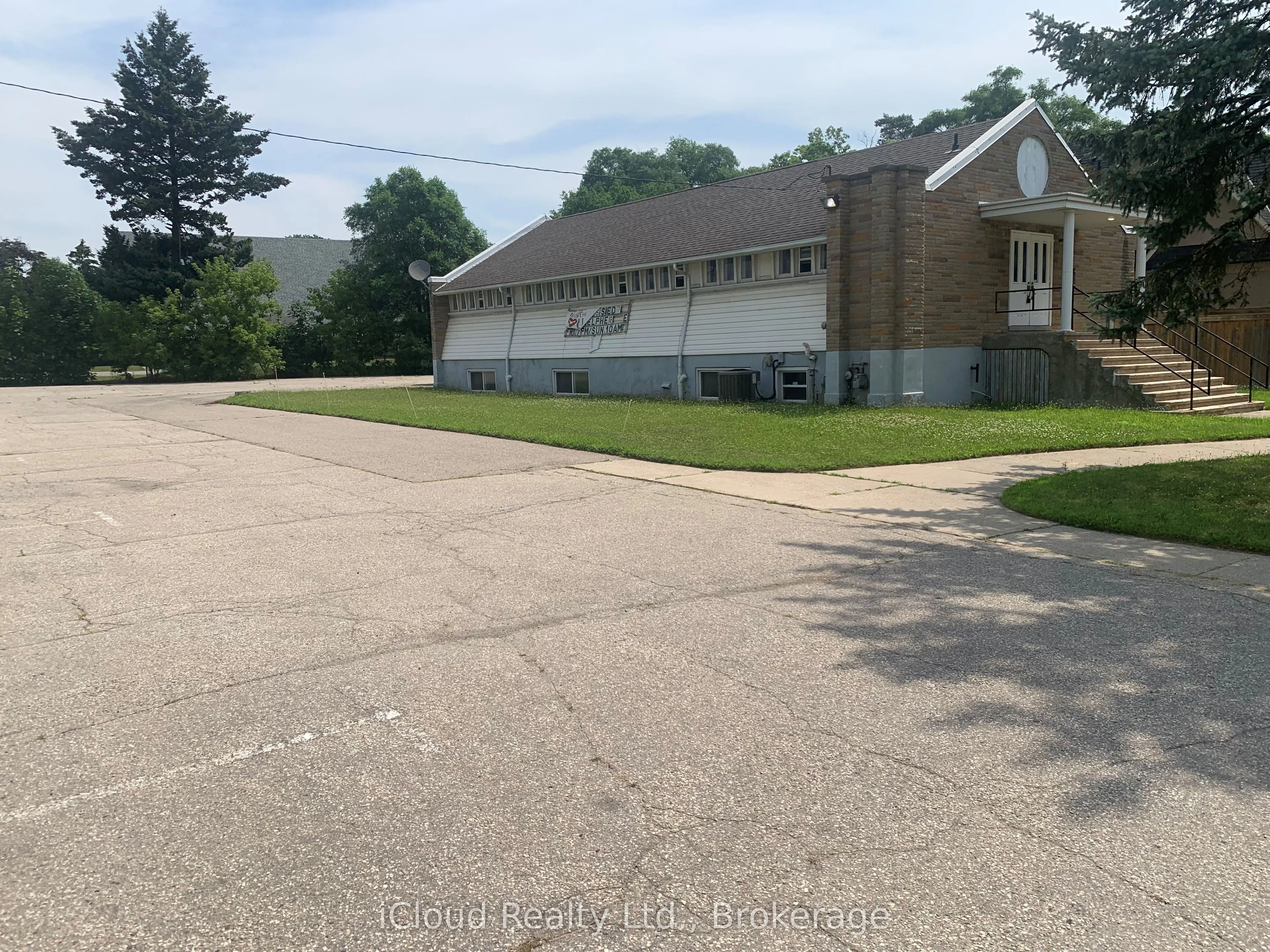 1649 Crediton Parkway