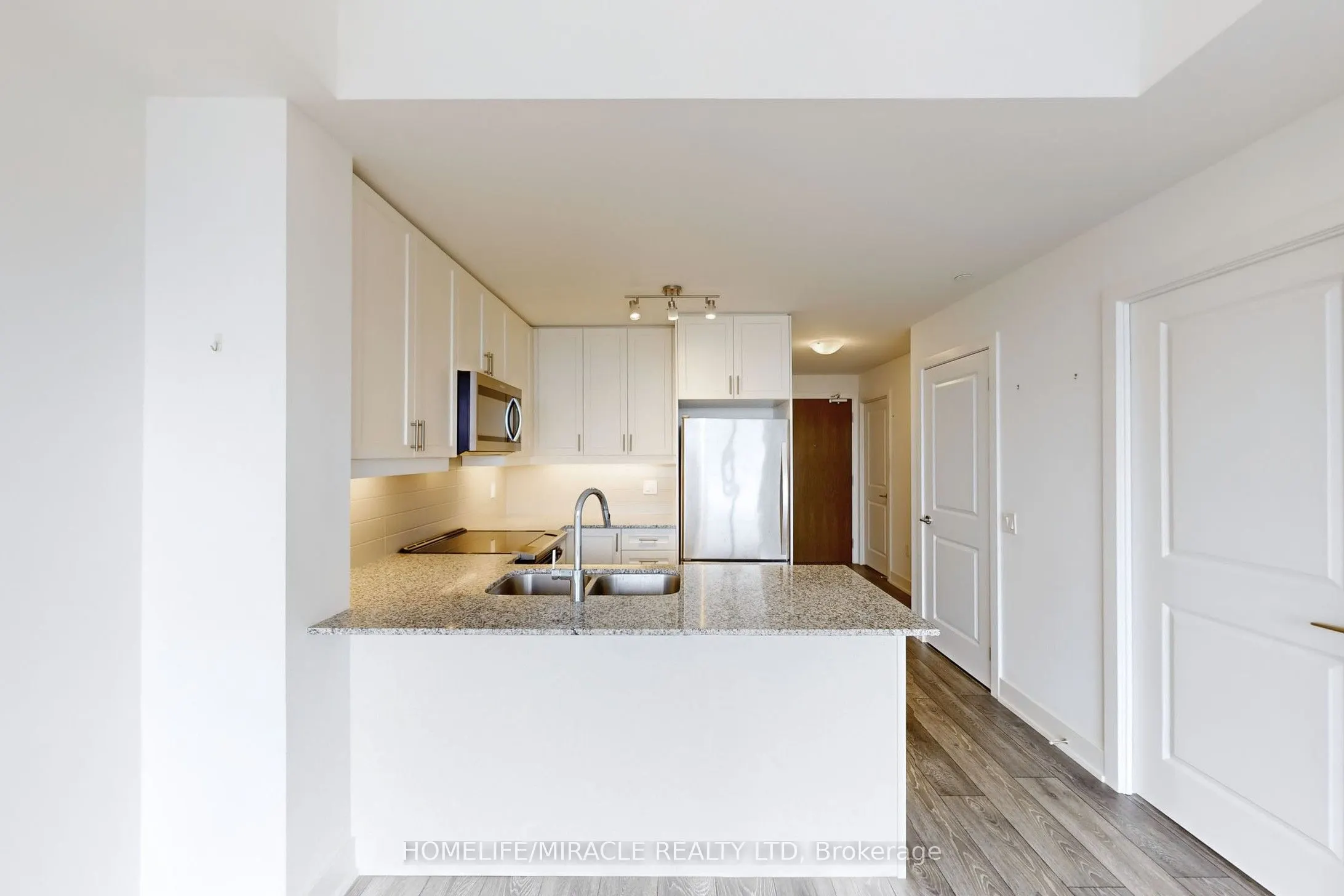1050 Main Street E, #1106