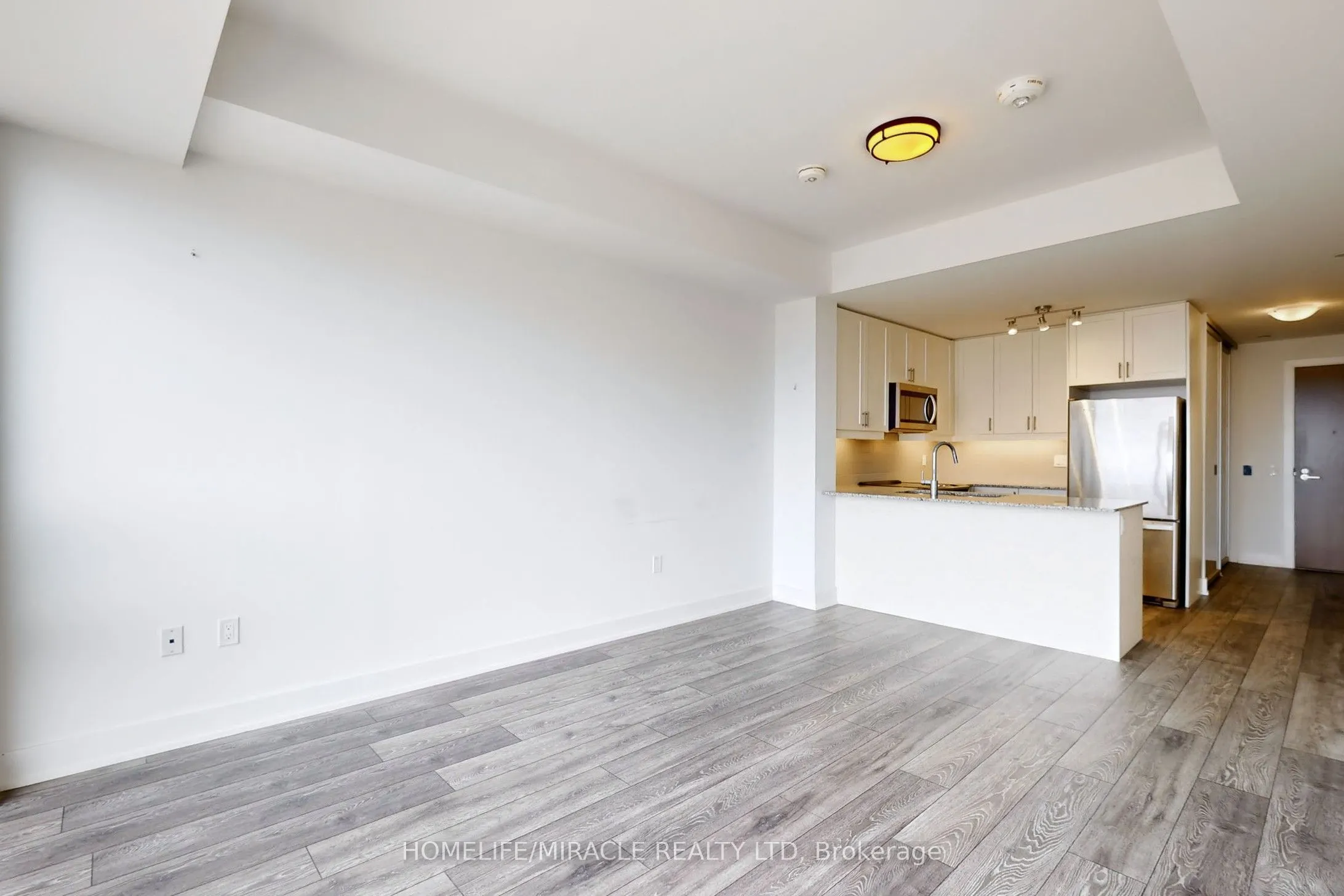 1050 Main Street E, #1106