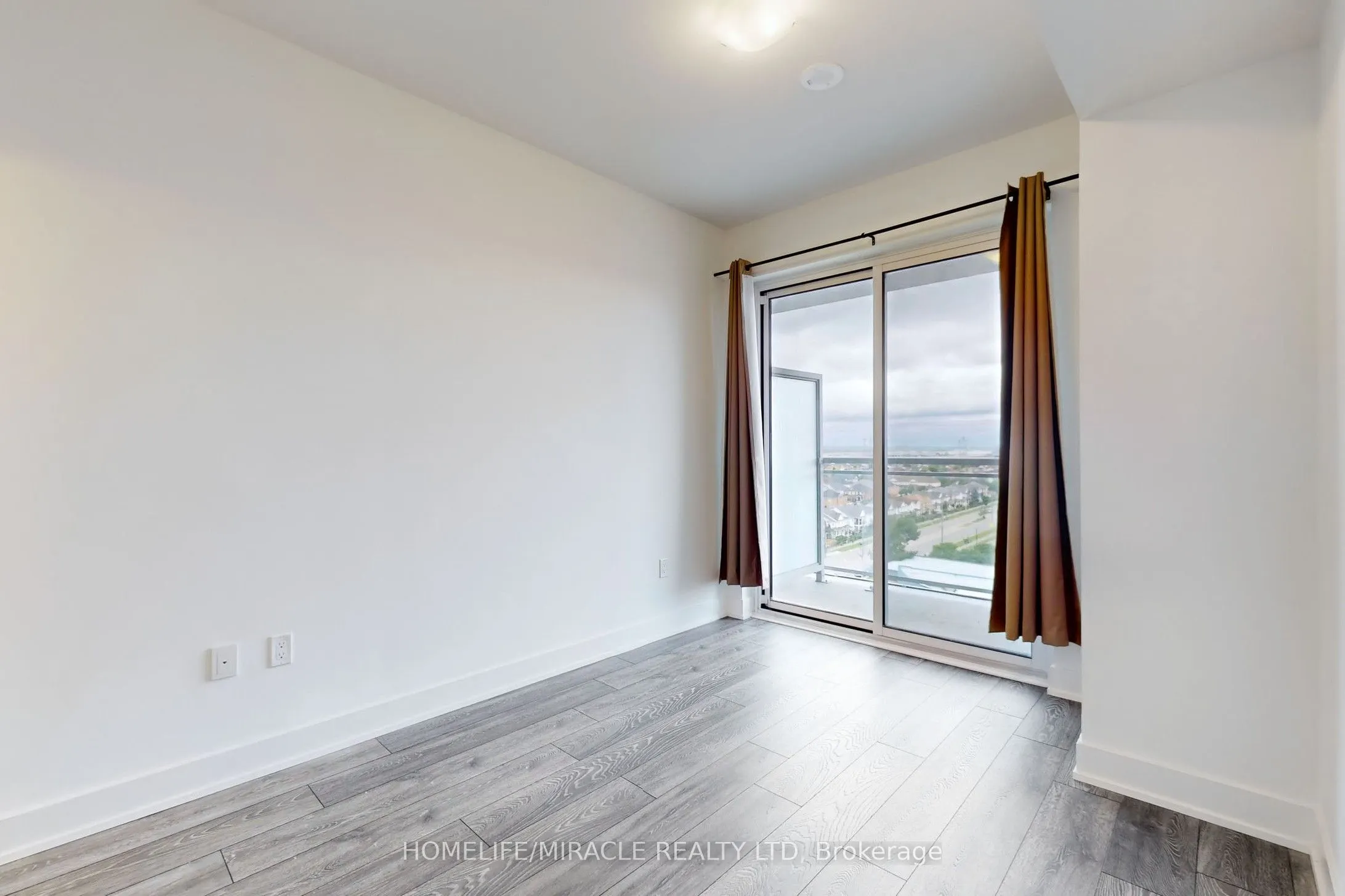 1050 Main Street E, #1106