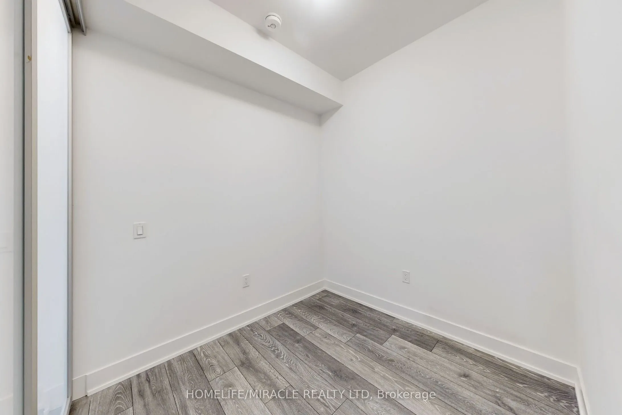 1050 Main Street E, #1106