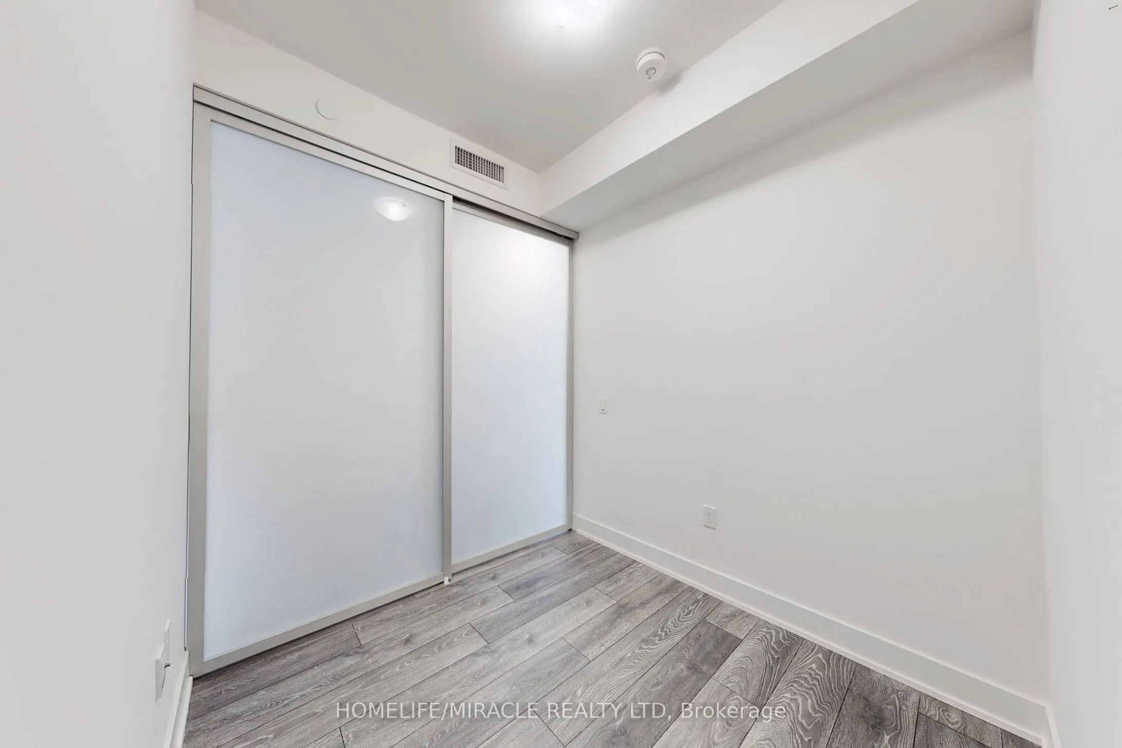 1050 Main Street E, #1106