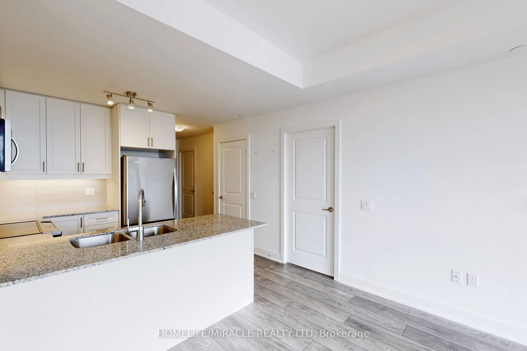 1050 Main Street E, #1106