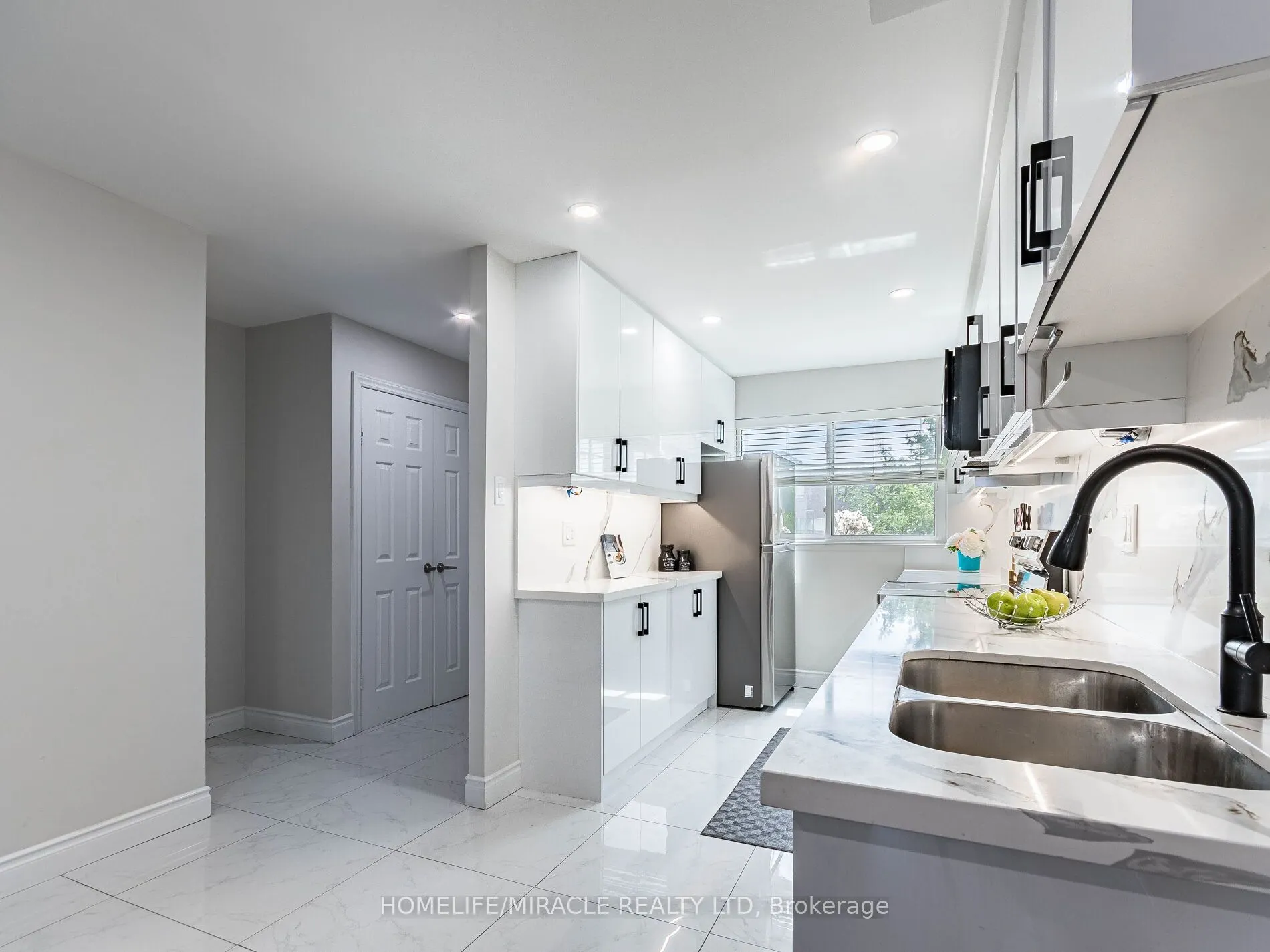 180 Mississauga Valley Boulevard, #124