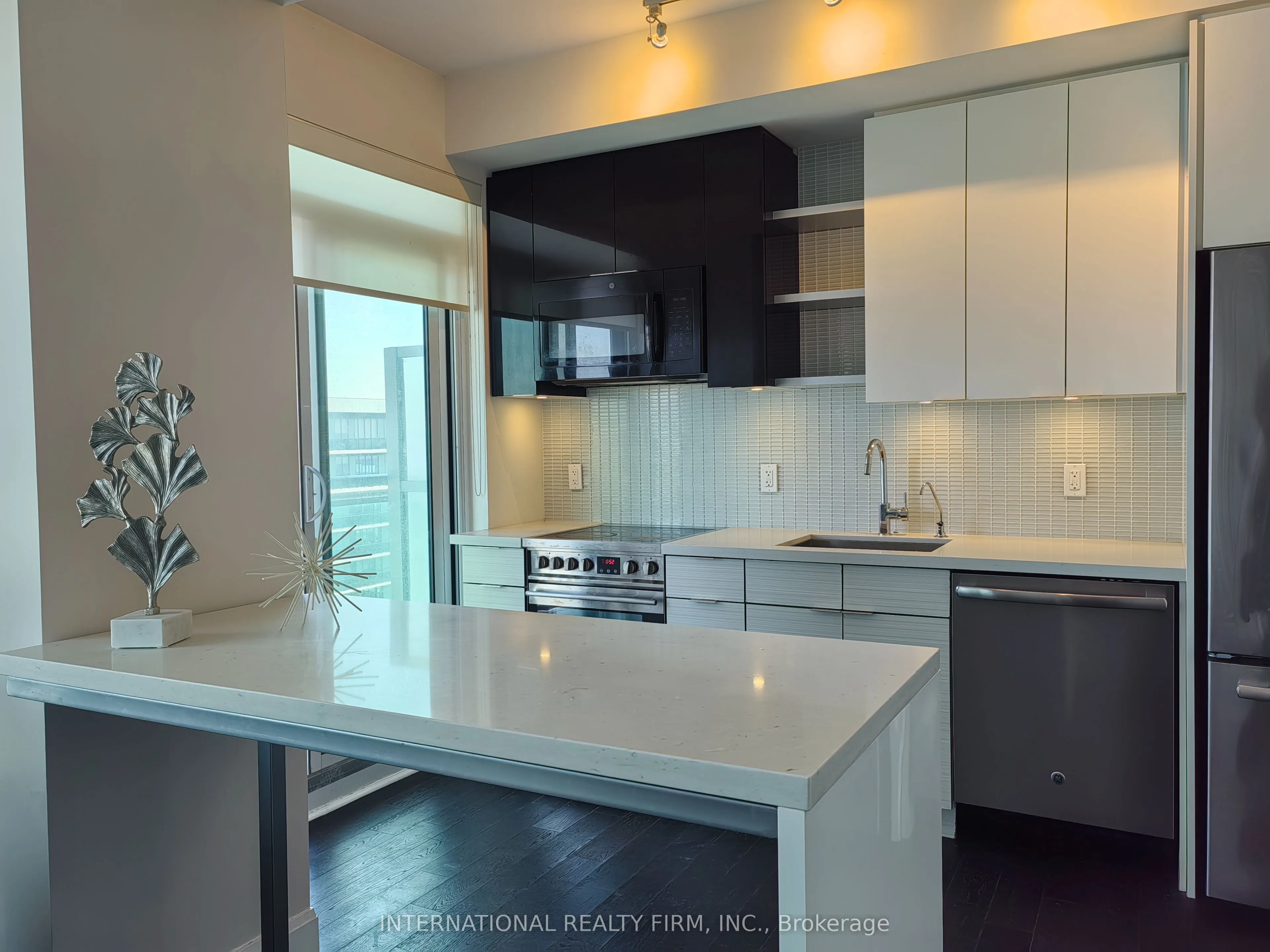 33 Shore Breeze Drive, #1608
