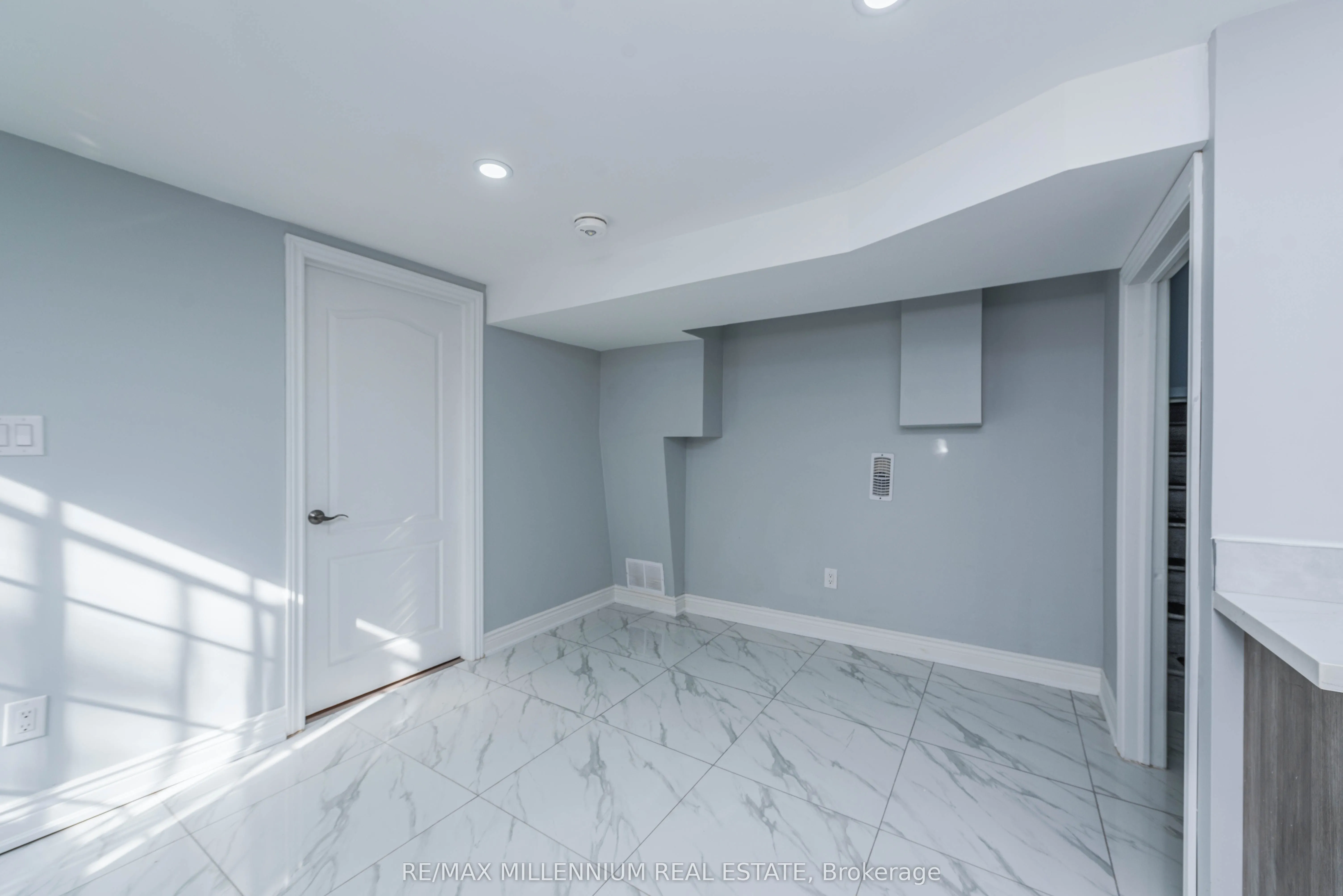 76 Raylawn Crescent