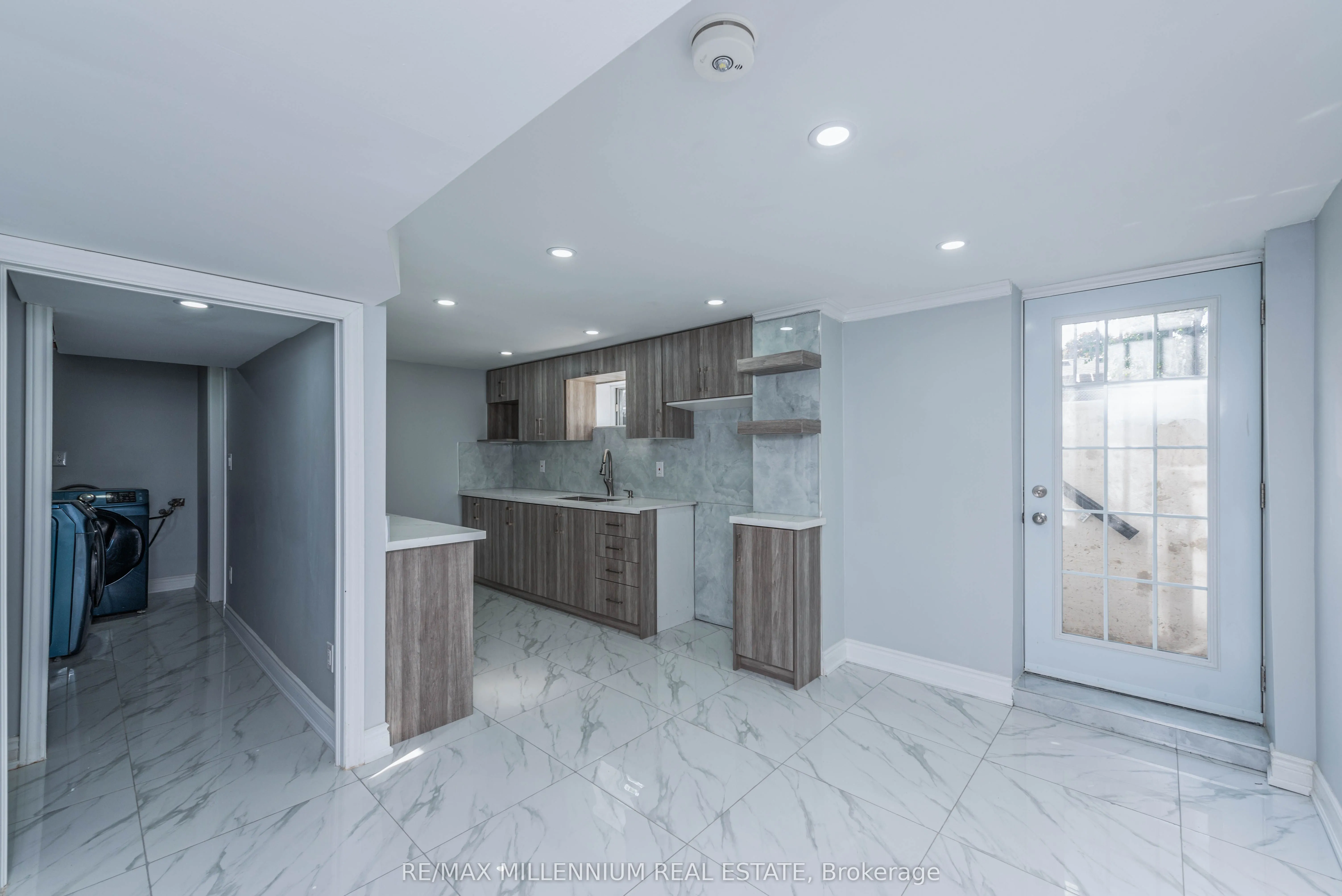 76 Raylawn Crescent
