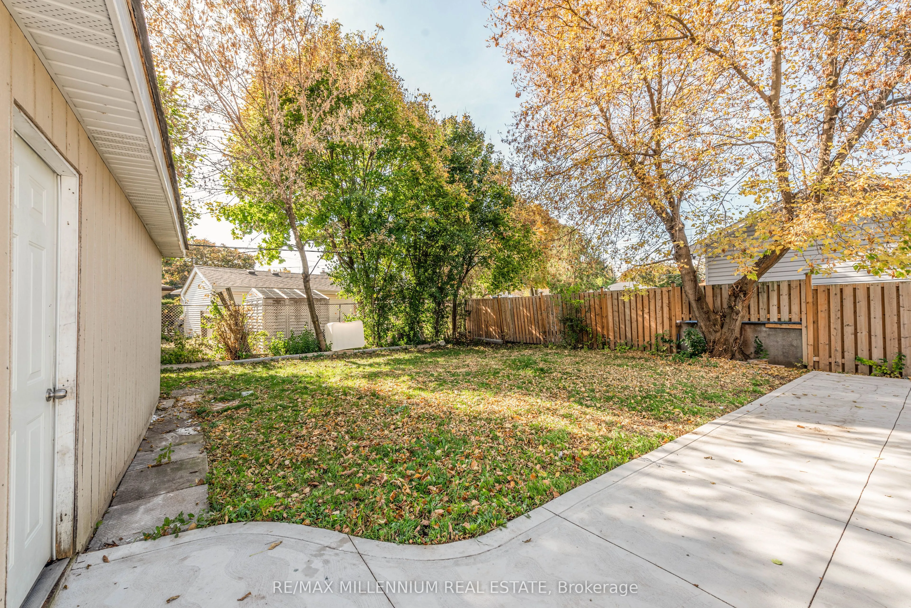 76 Raylawn Crescent