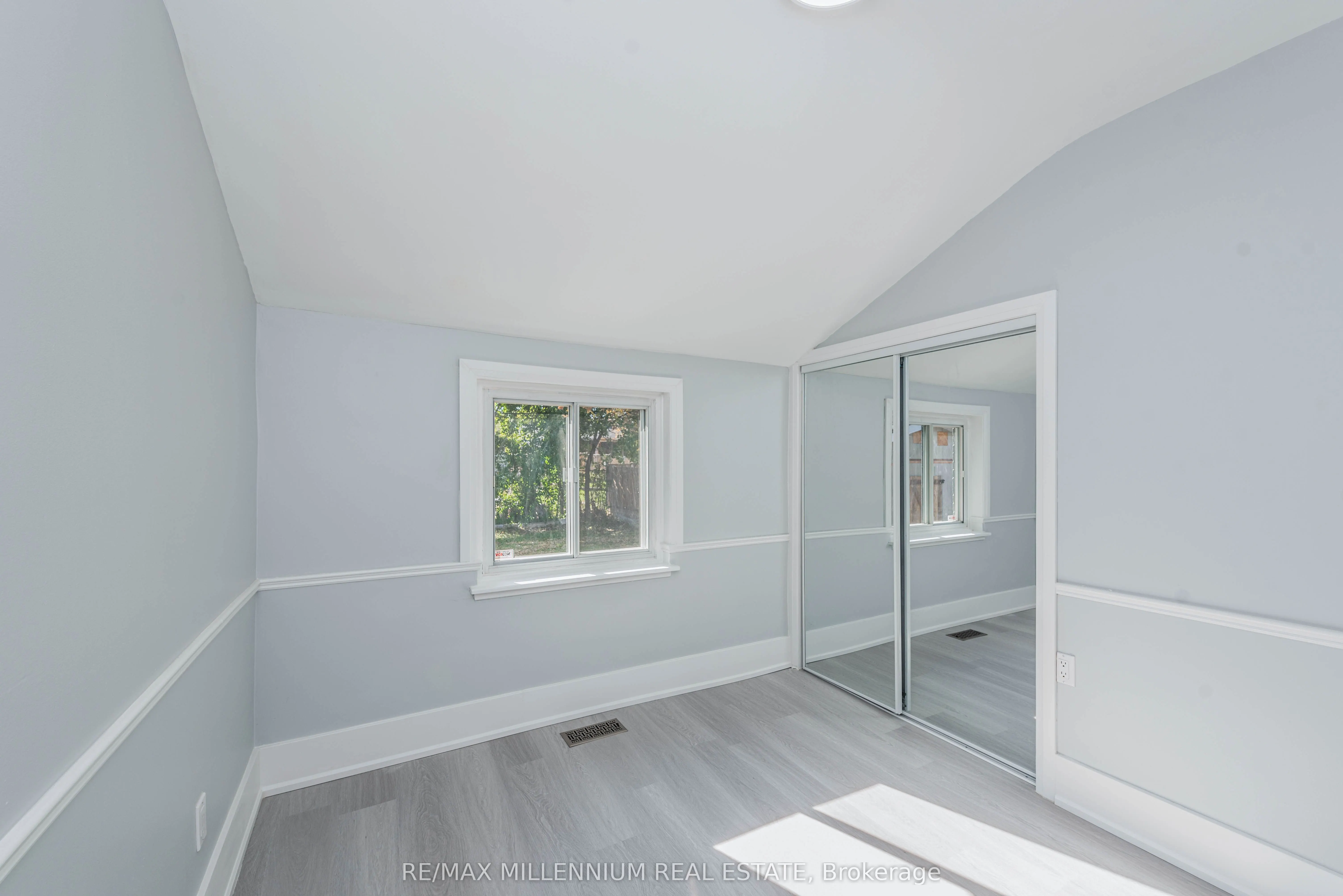76 Raylawn Crescent