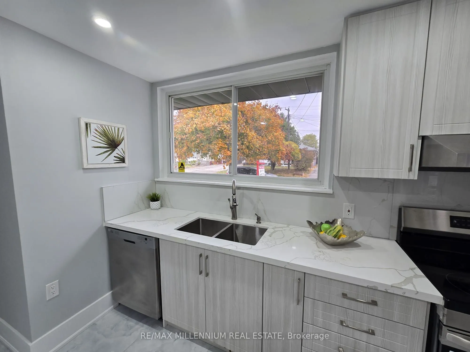 76 Raylawn Crescent