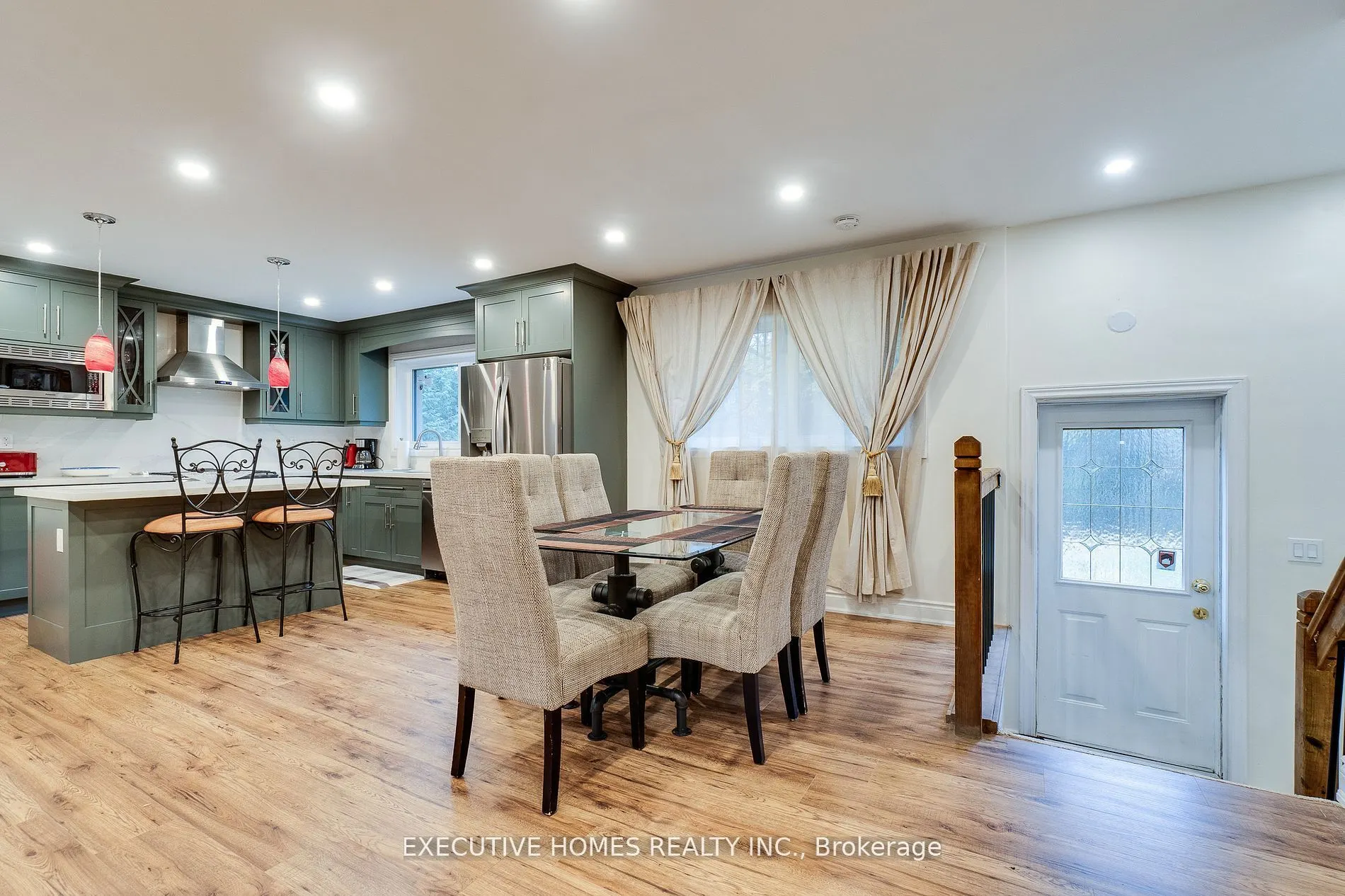208 Glen Oak Drive