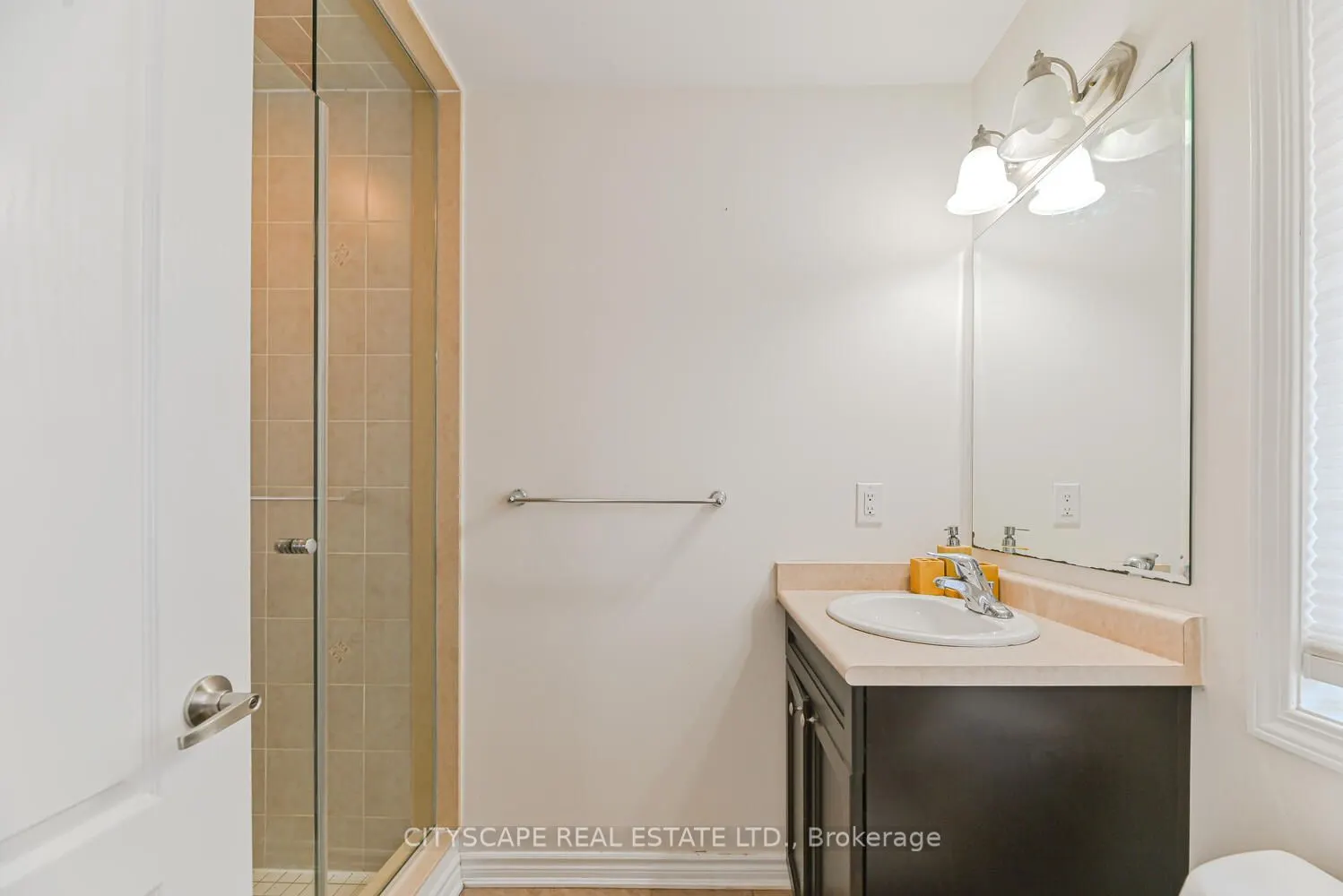 553 Pharo Point